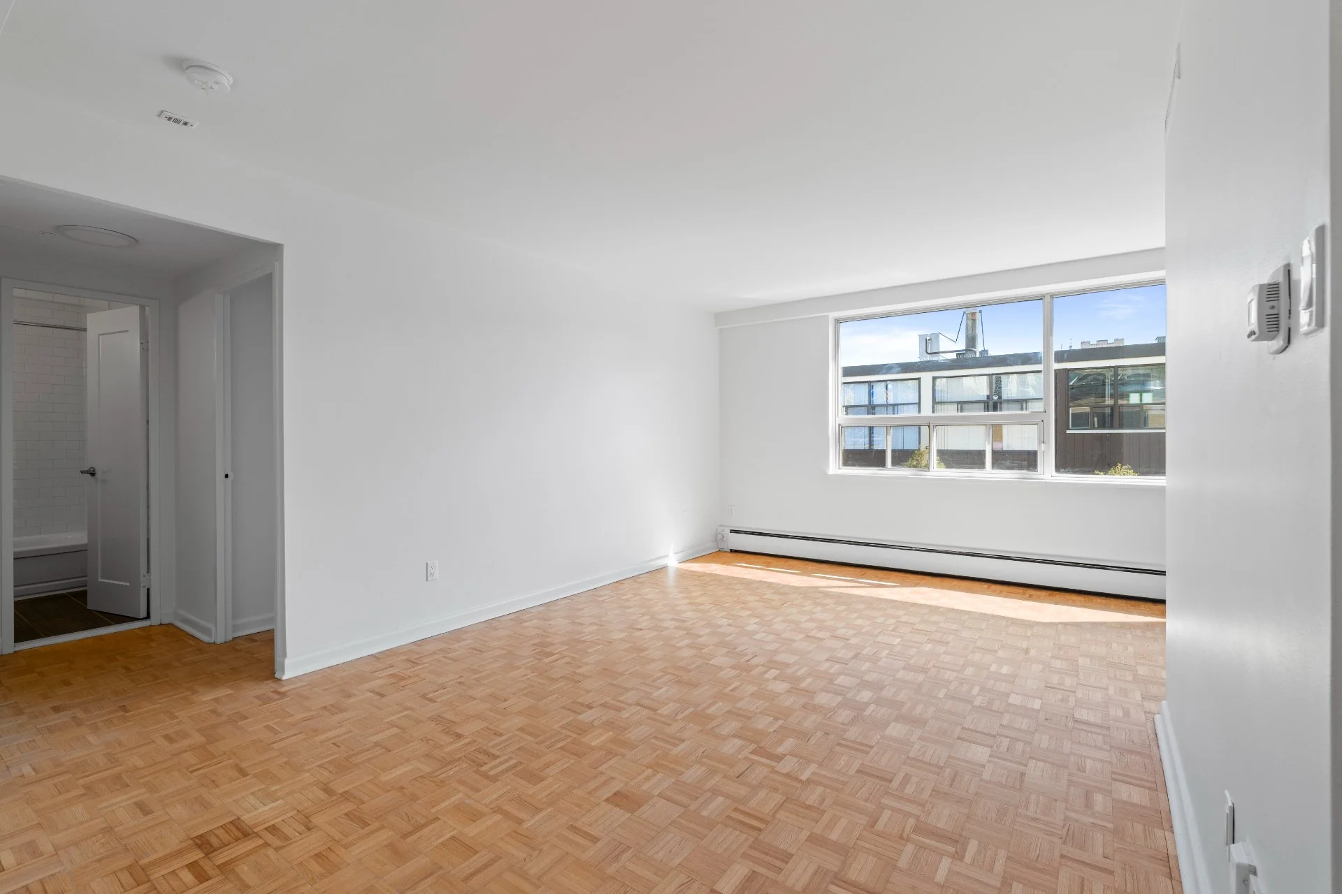402-250 St Clair Ave W (9).jpg