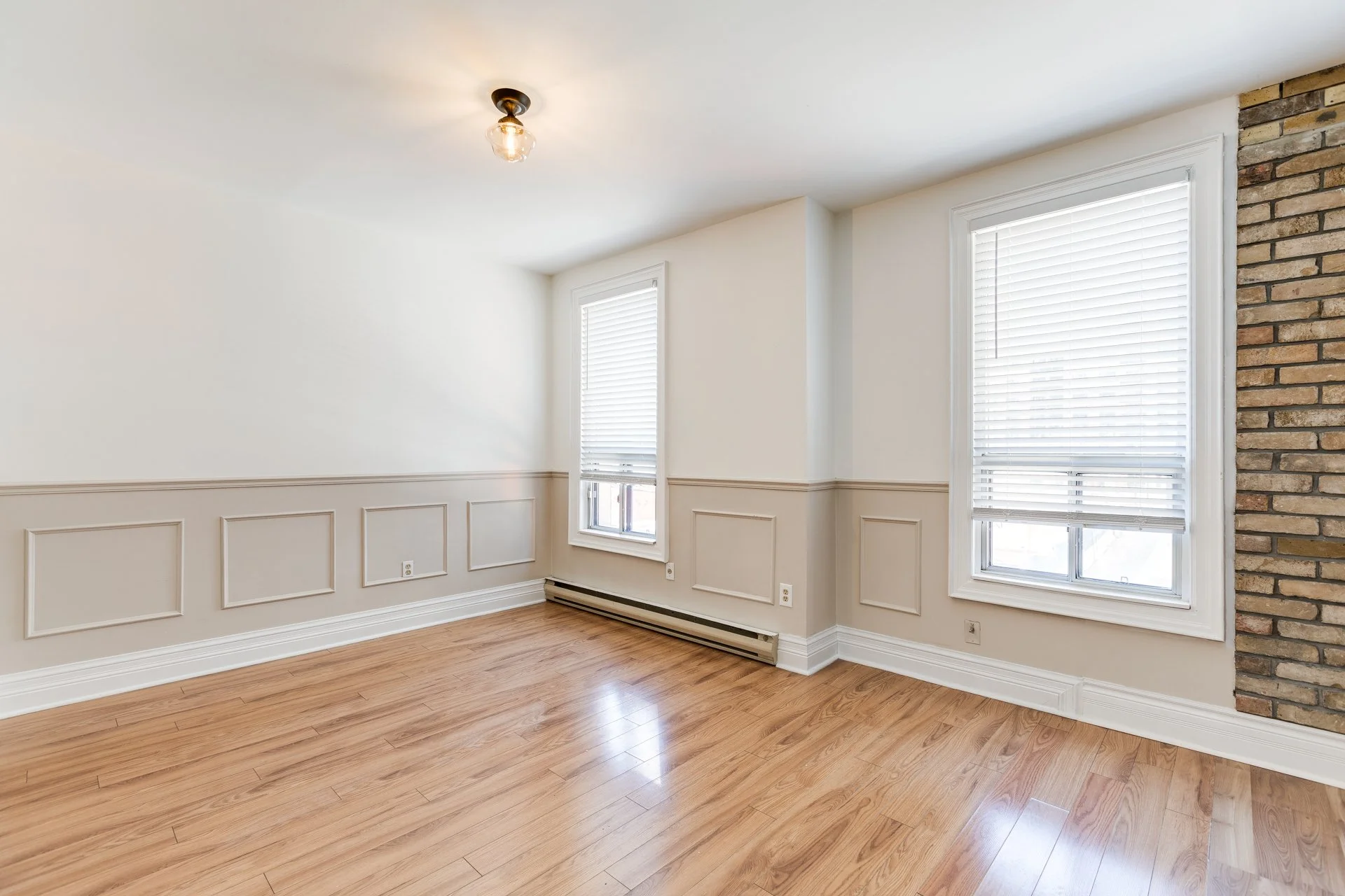 #2 41 Mutual St MLS - 3.jpg