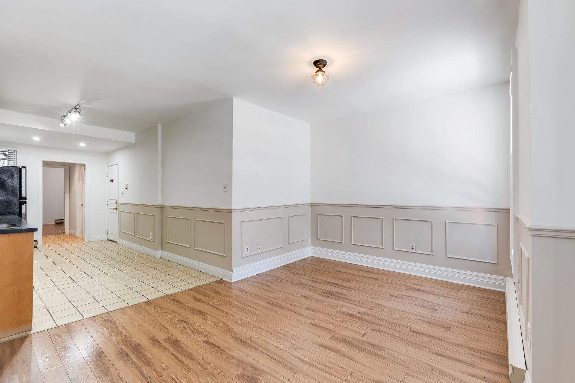 #2 41 Mutual St MLS - 4.jpg