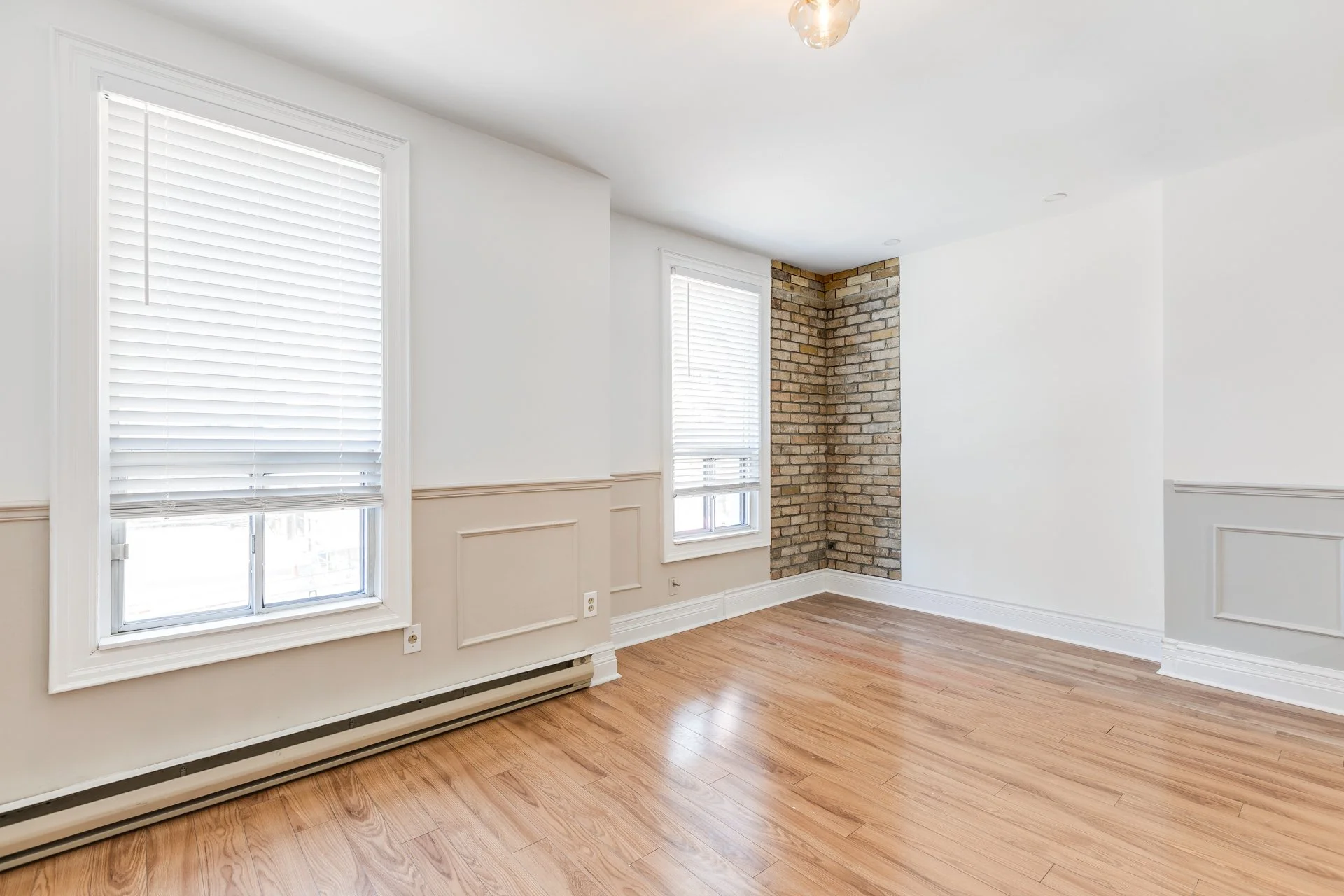 #2 41 Mutual St MLS - 7.jpg