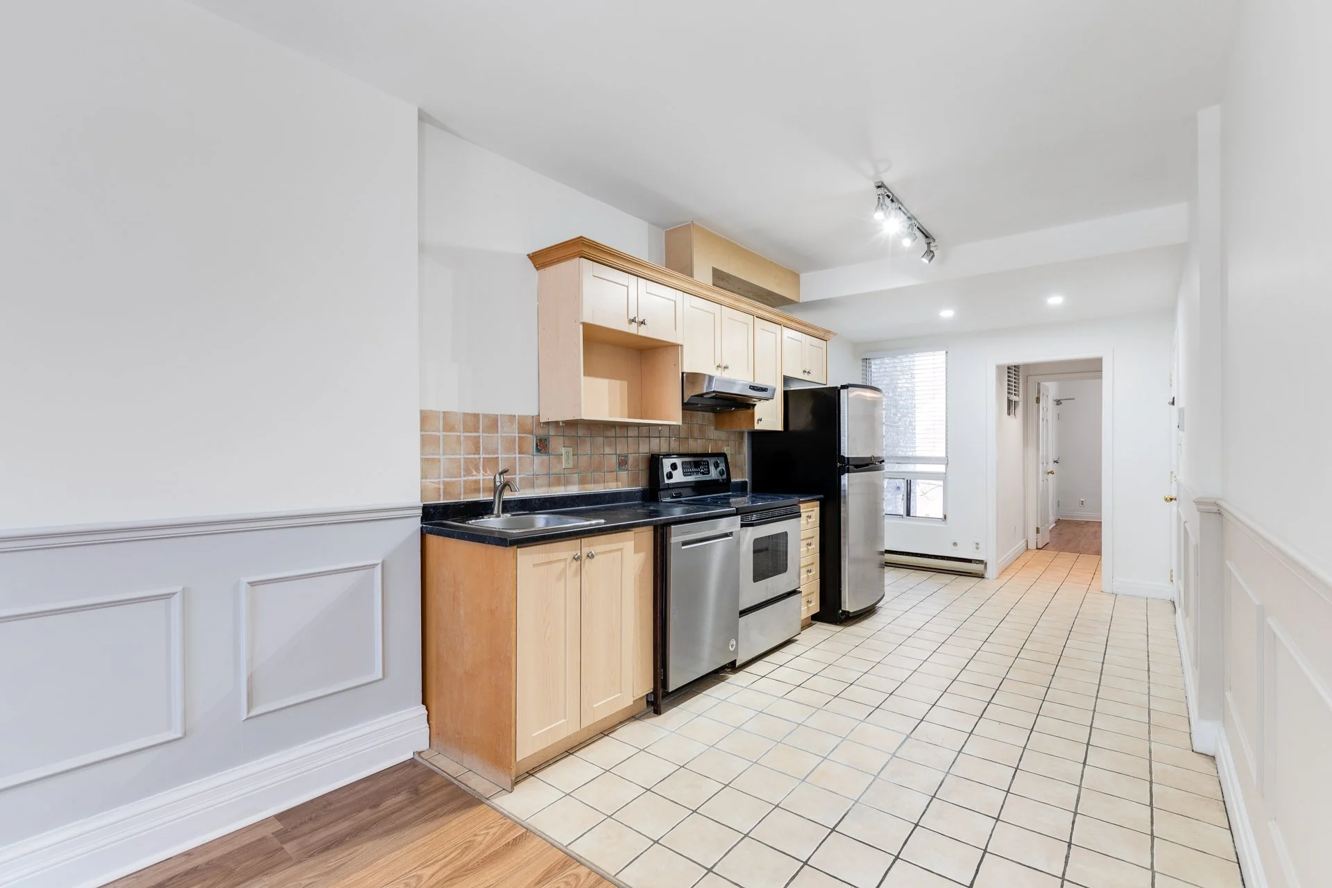 #2 41 Mutual St MLS - 8.jpg