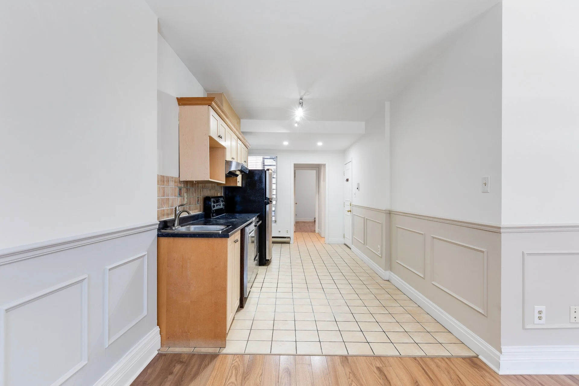 #2 41 Mutual St MLS - 9.jpg