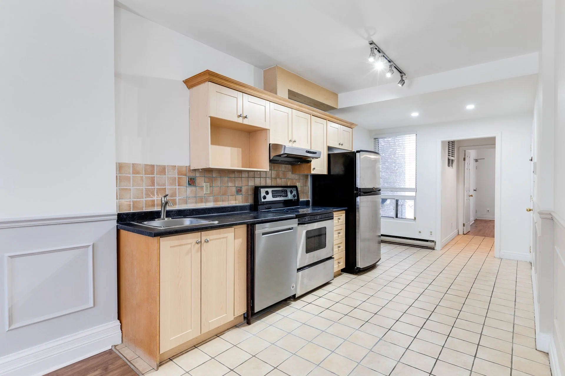 #2 41 Mutual St MLS - 10.jpg