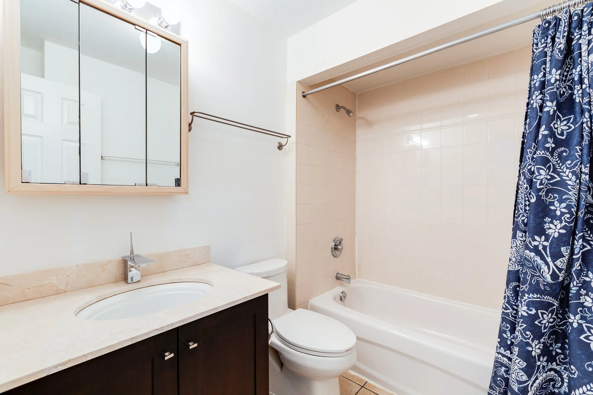 #2 41 Mutual St MLS - 12.jpg