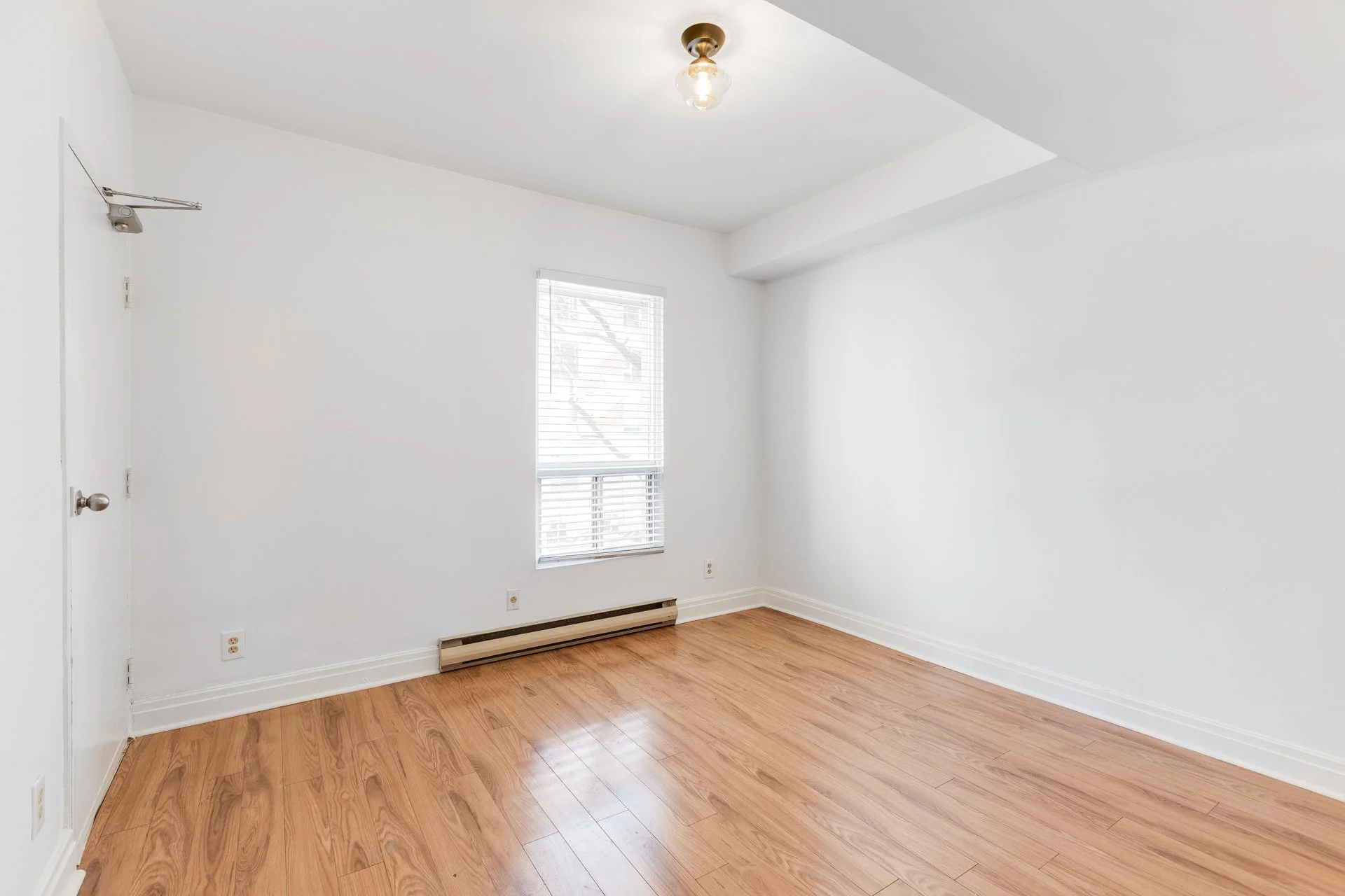 #2 41 Mutual St MLS - 13.jpg
