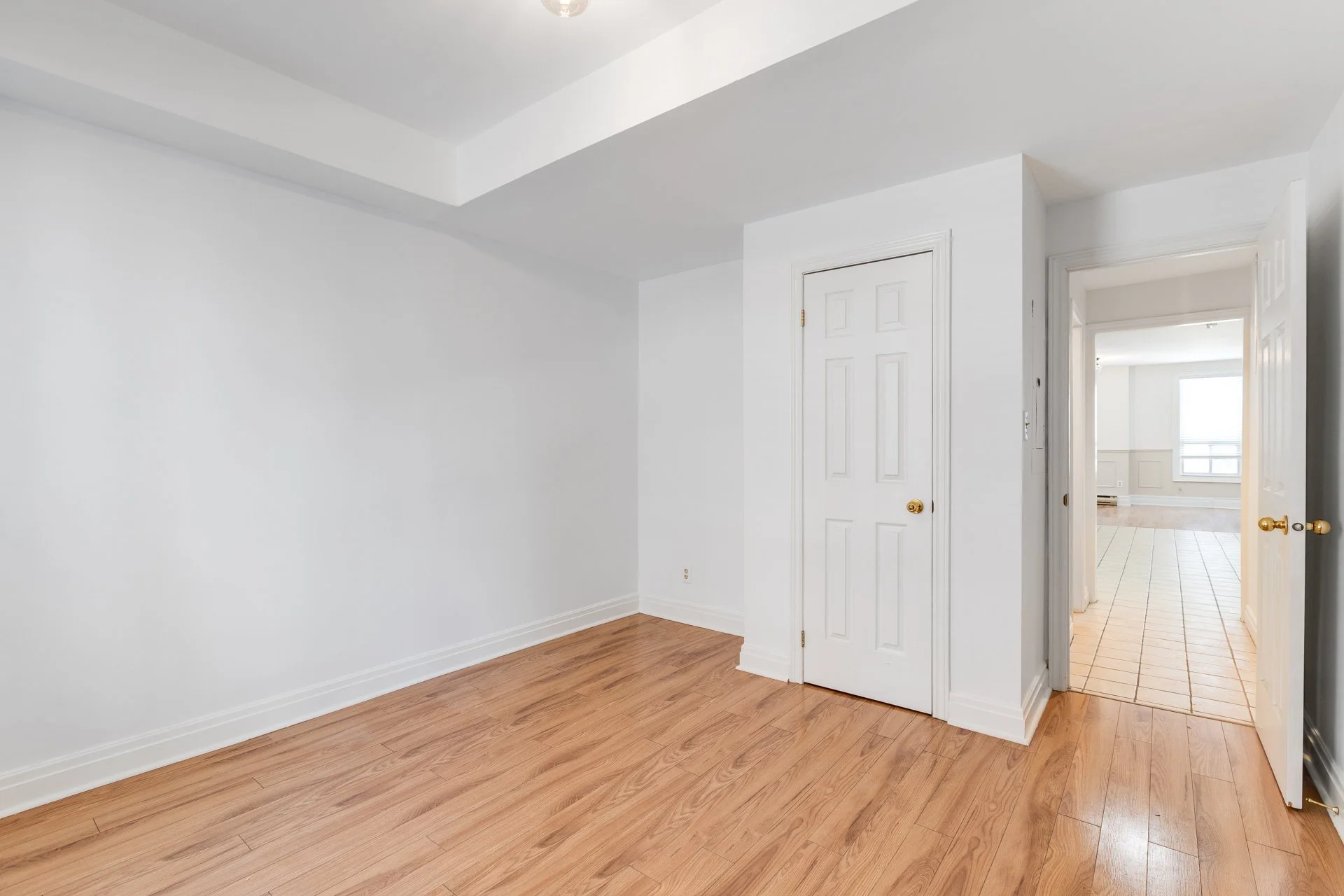 #2 41 Mutual St MLS - 14.jpg