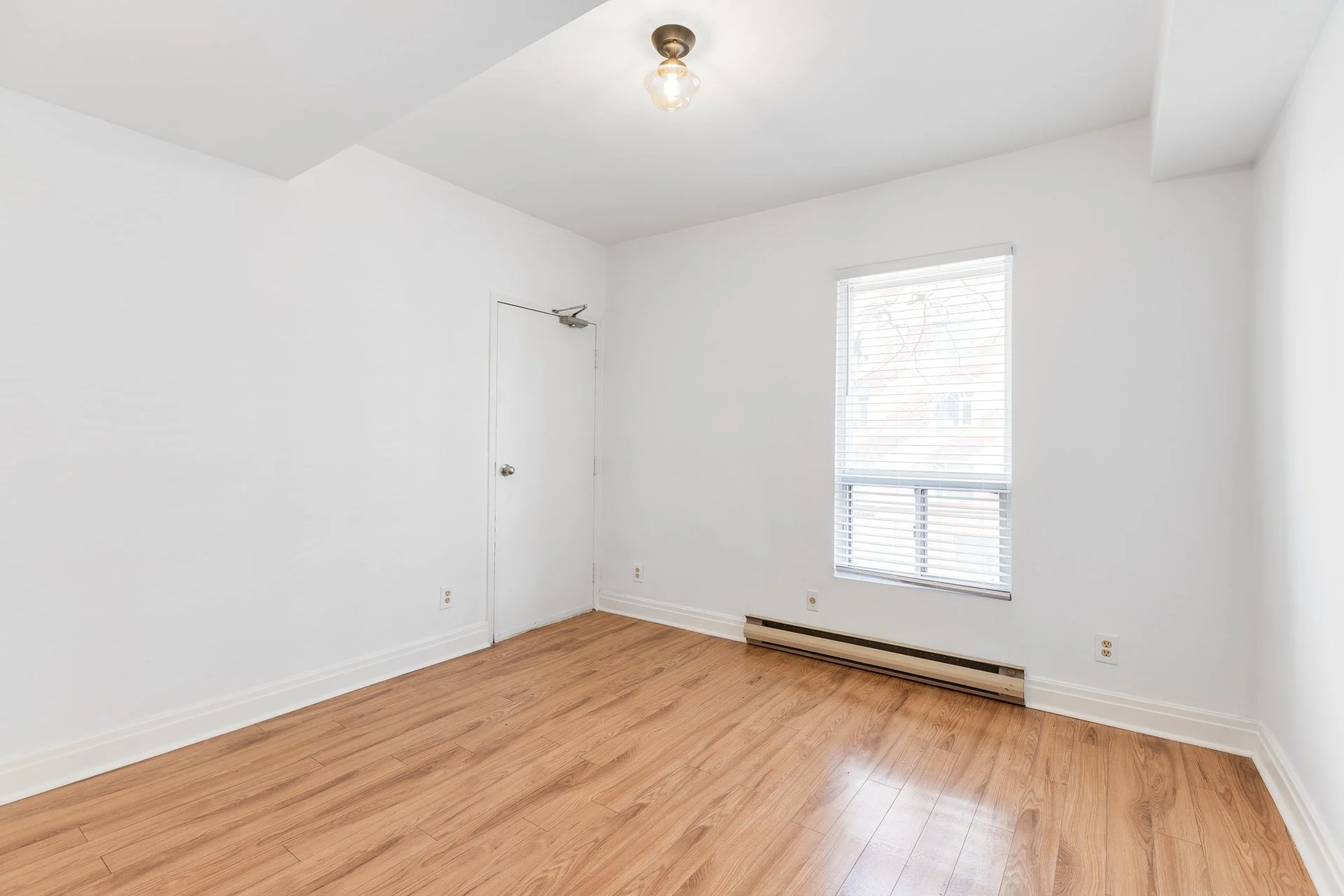 #2 41 Mutual St MLS - 15.jpg