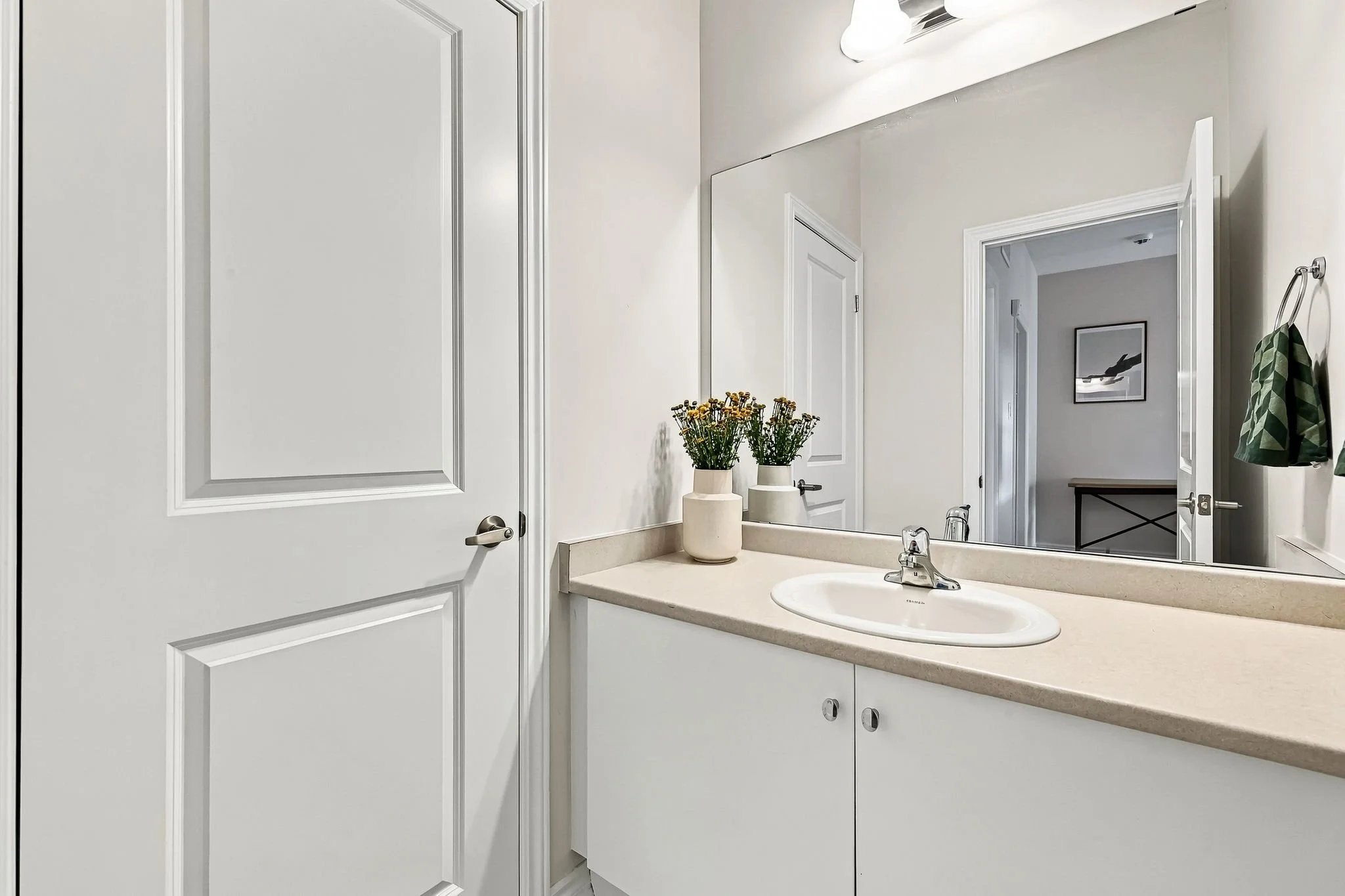 1354AlmonteDrBurlington-ReidMediaAgency-040.jpg