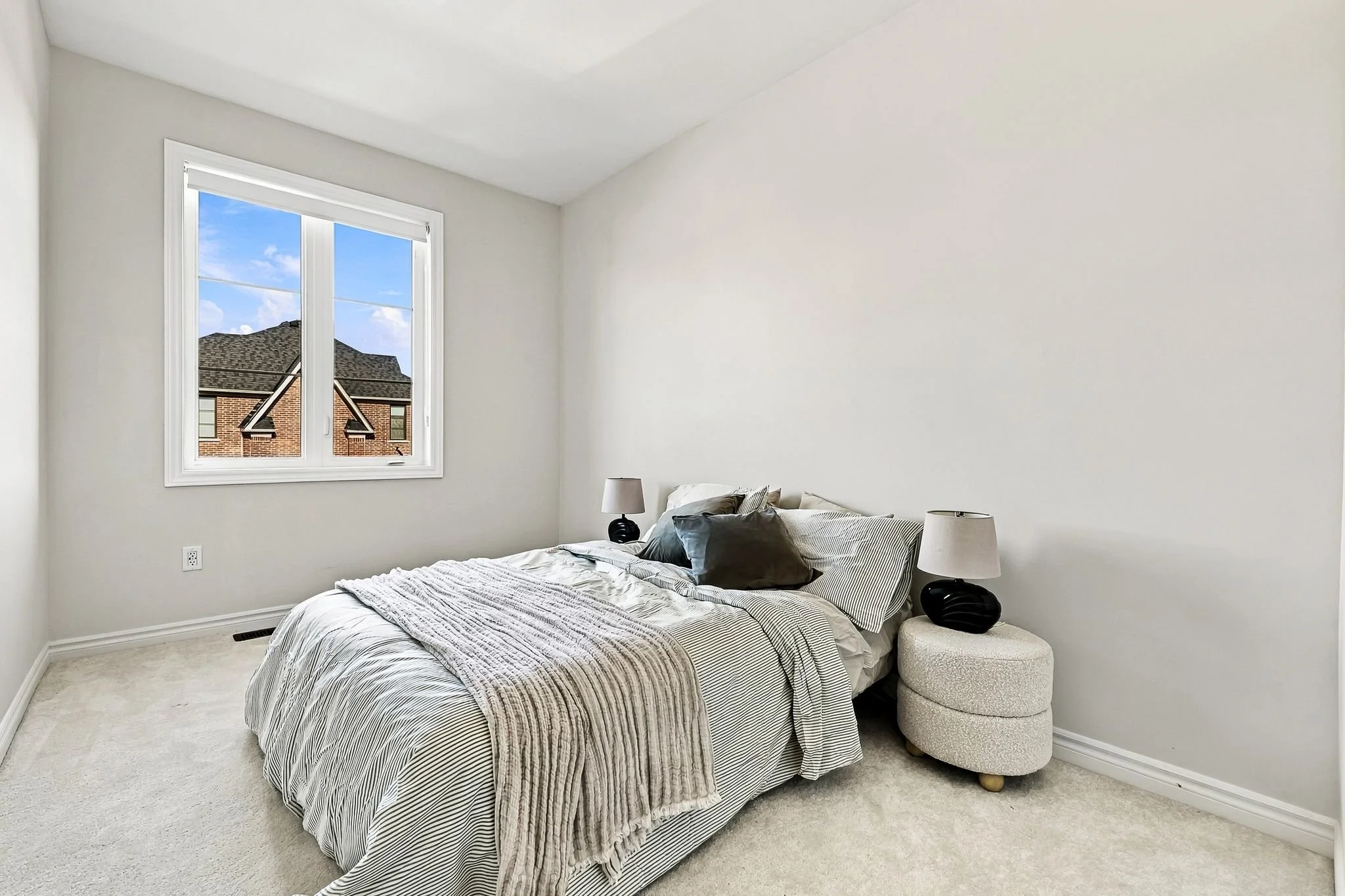 1354AlmonteDrBurlington-ReidMediaAgency-039.jpg