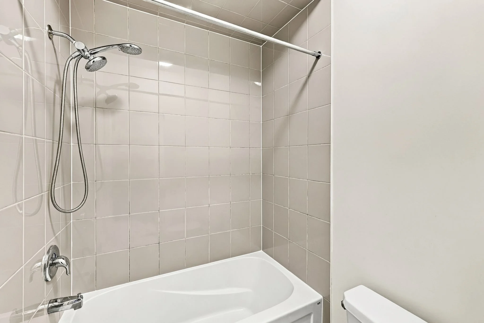 1354AlmonteDrBurlington-ReidMediaAgency-041.jpg