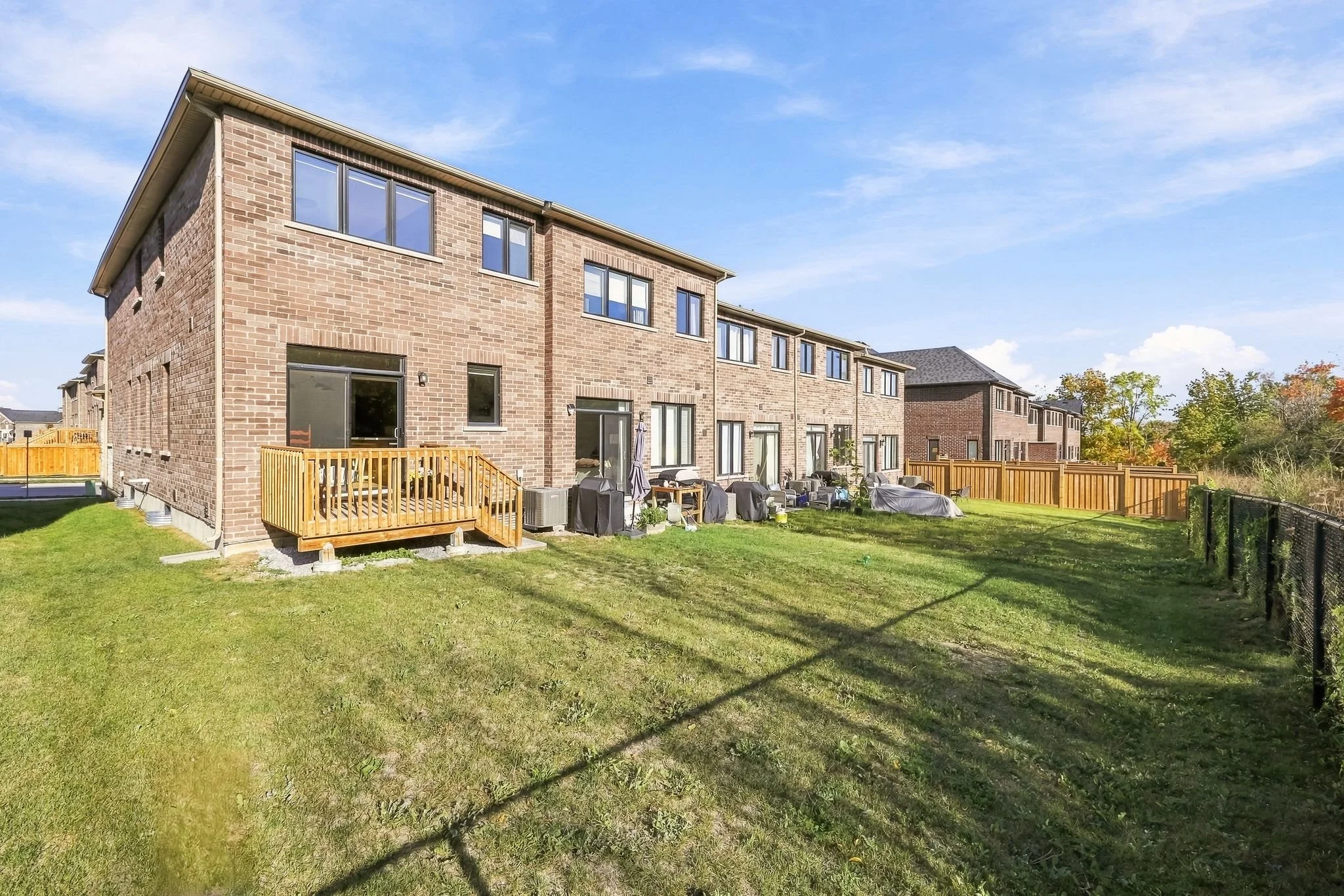 1354AlmonteDrBurlington-ReidMediaAgency-053.jpg