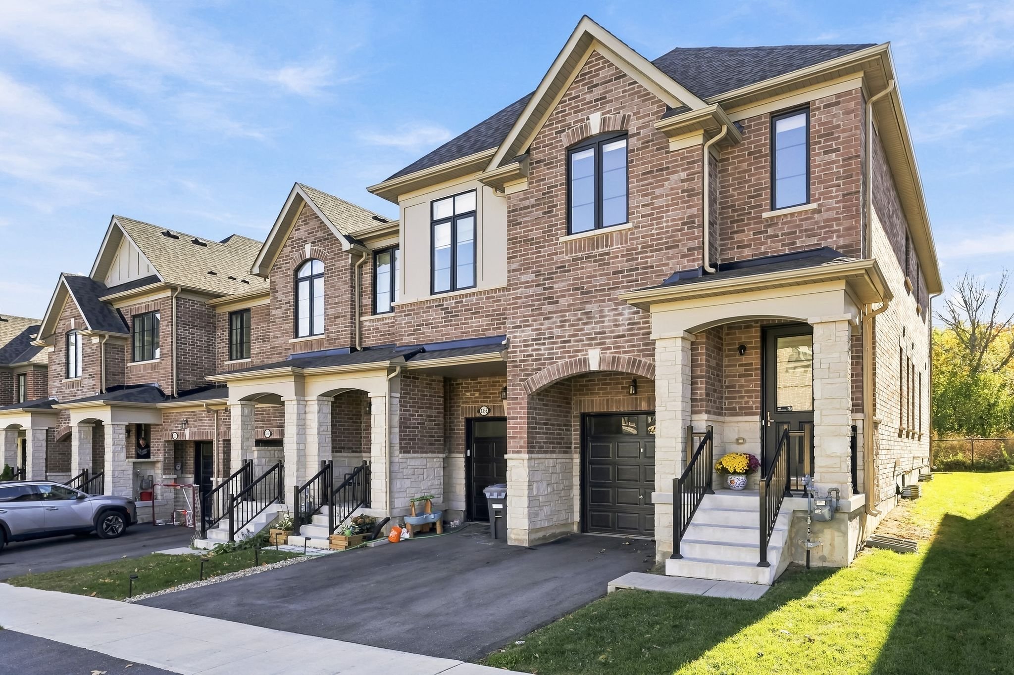 1354AlmonteDrBurlington-ReidMediaAgency-003.jpg