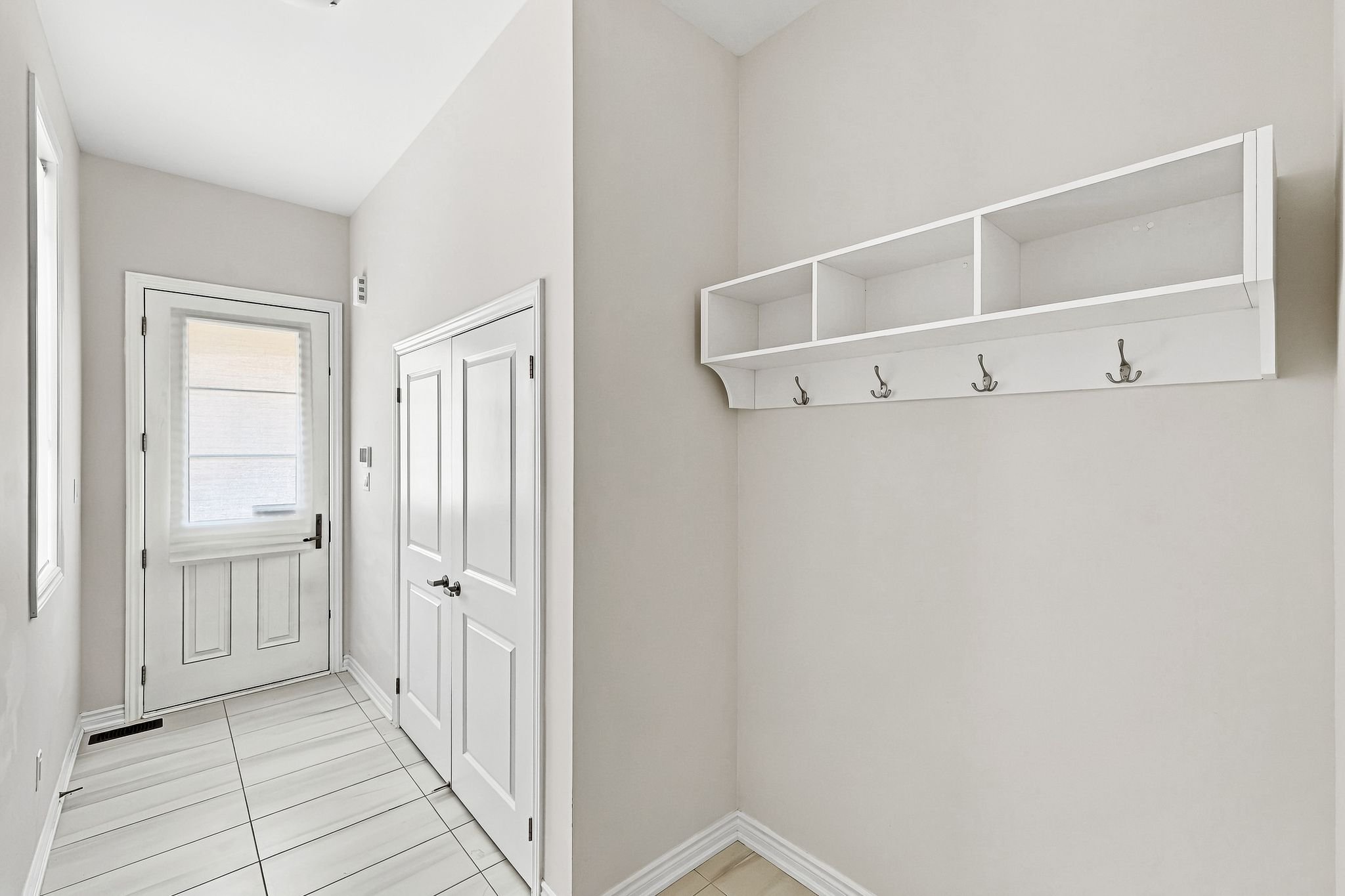 1354AlmonteDrBurlington-ReidMediaAgency-011.jpg