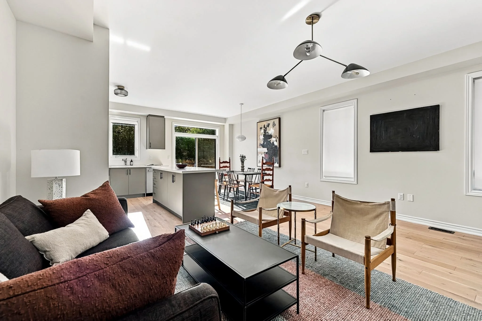 1354AlmonteDrBurlington-ReidMediaAgency-015.jpg