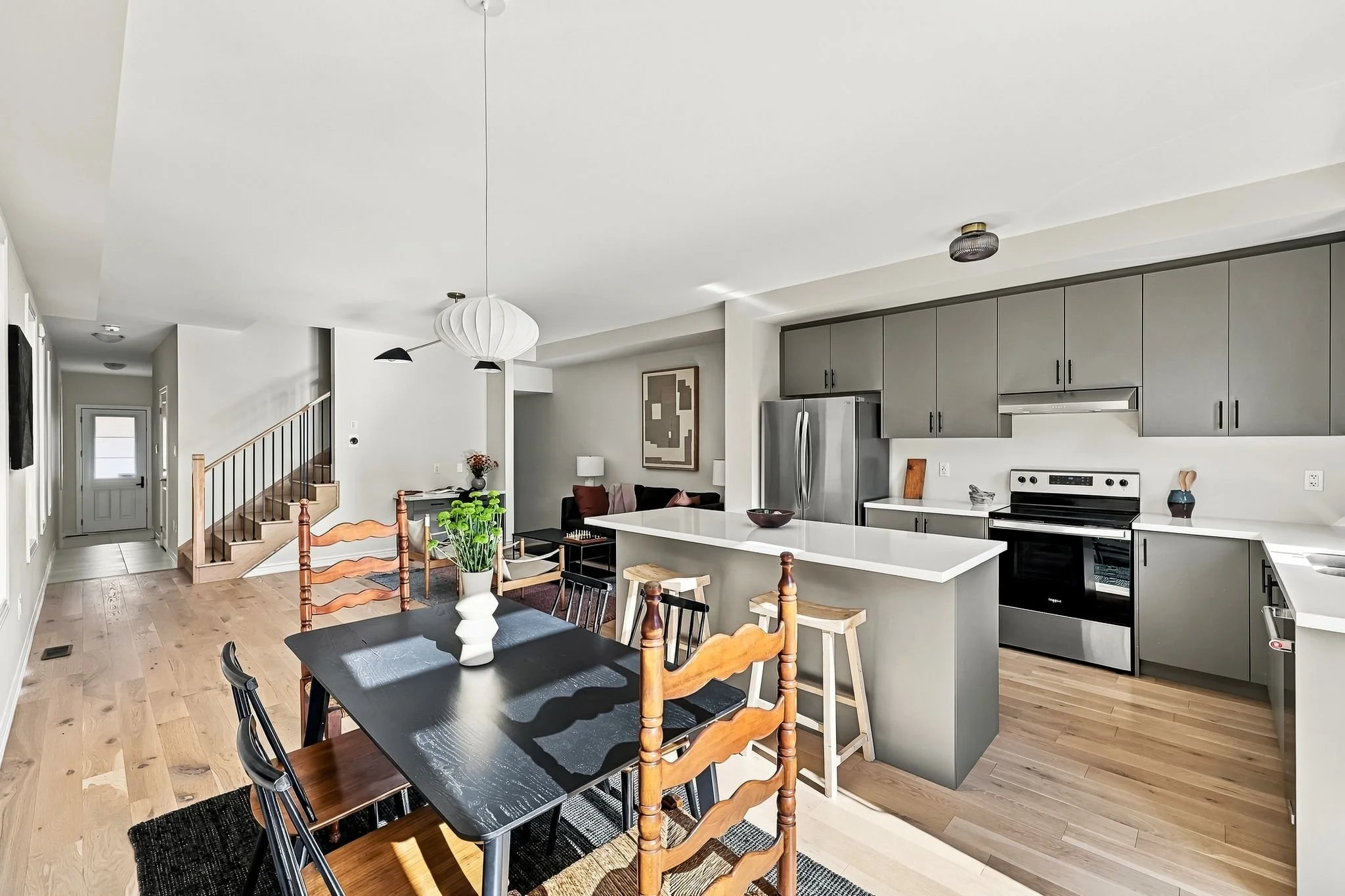1354AlmonteDrBurlington-ReidMediaAgency-018.jpg