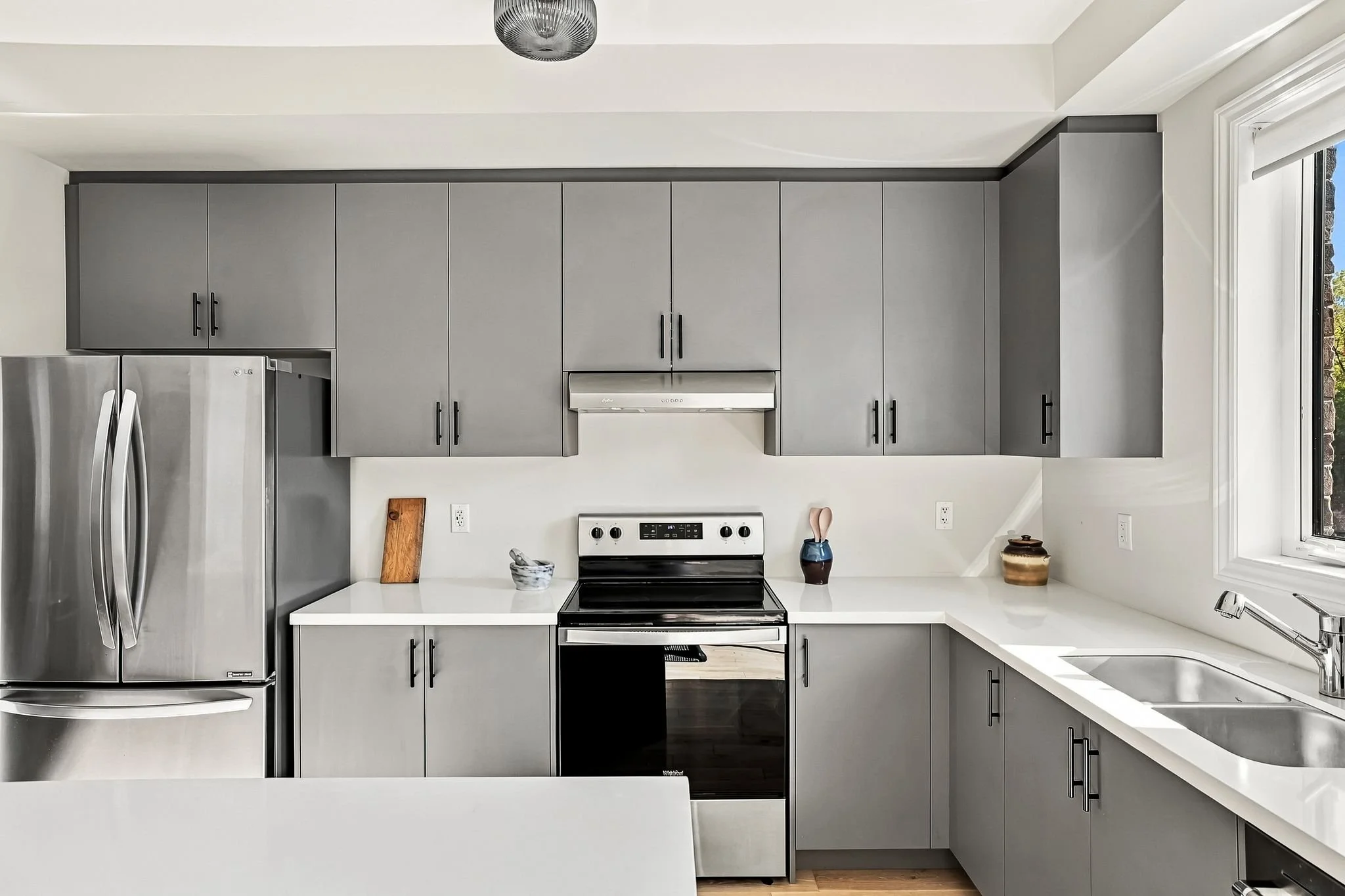 1354AlmonteDrBurlington-ReidMediaAgency-021.jpg