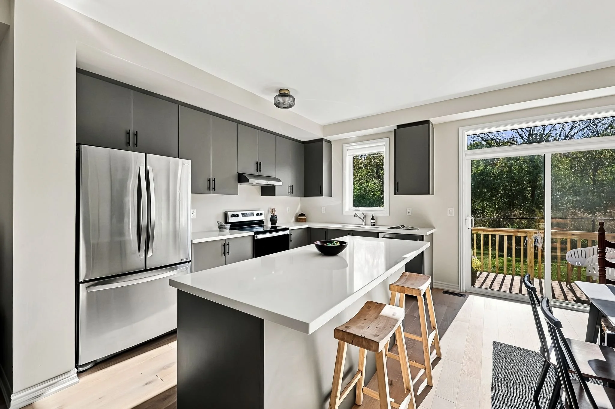 1354AlmonteDrBurlington-ReidMediaAgency-022.jpg