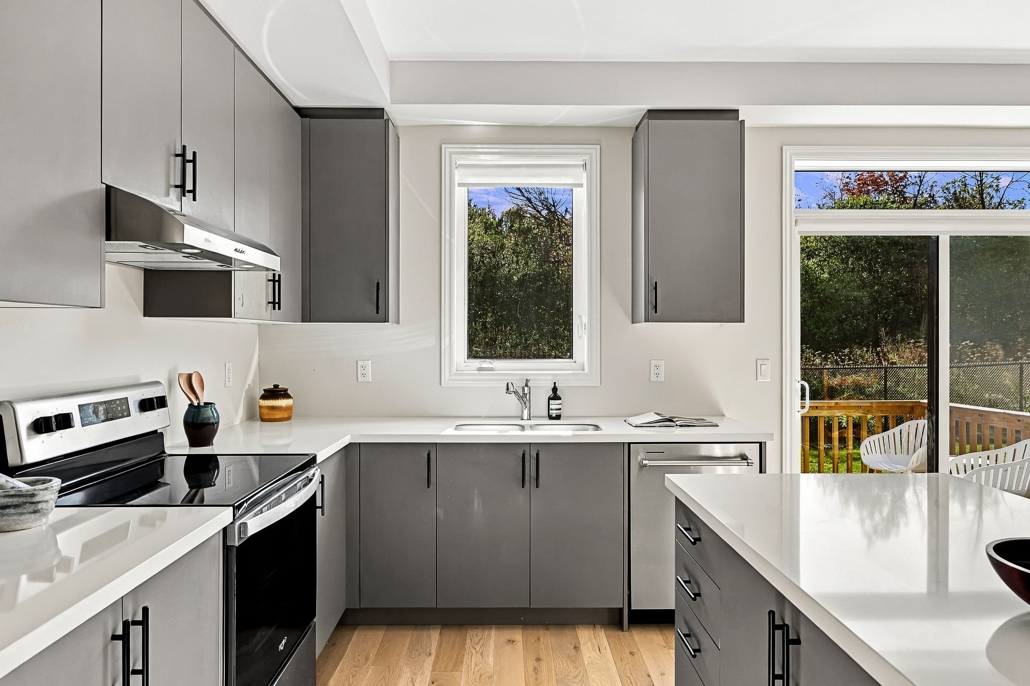 1354AlmonteDrBurlington-ReidMediaAgency-023.jpg