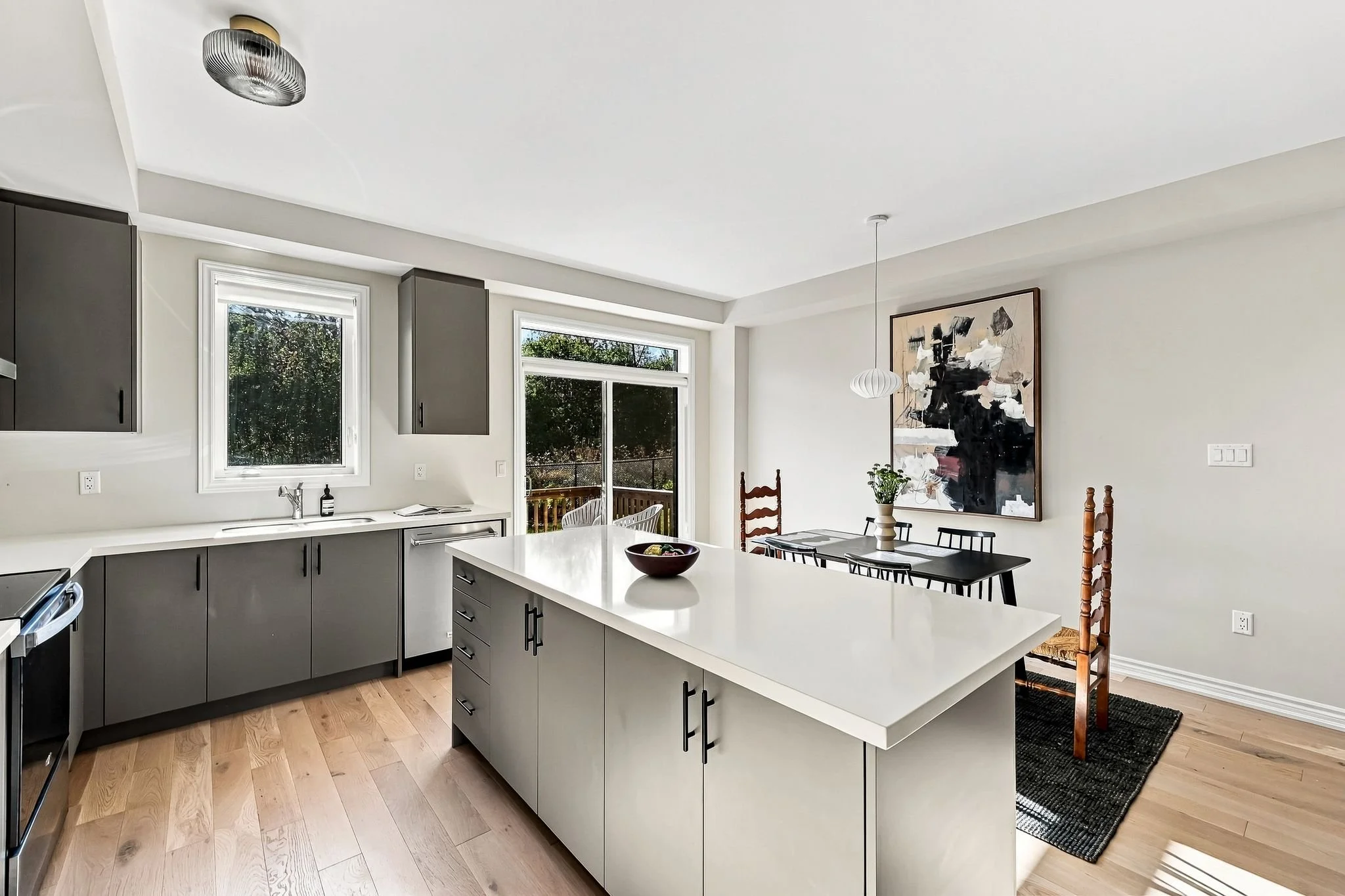 1354AlmonteDrBurlington-ReidMediaAgency-024.jpg