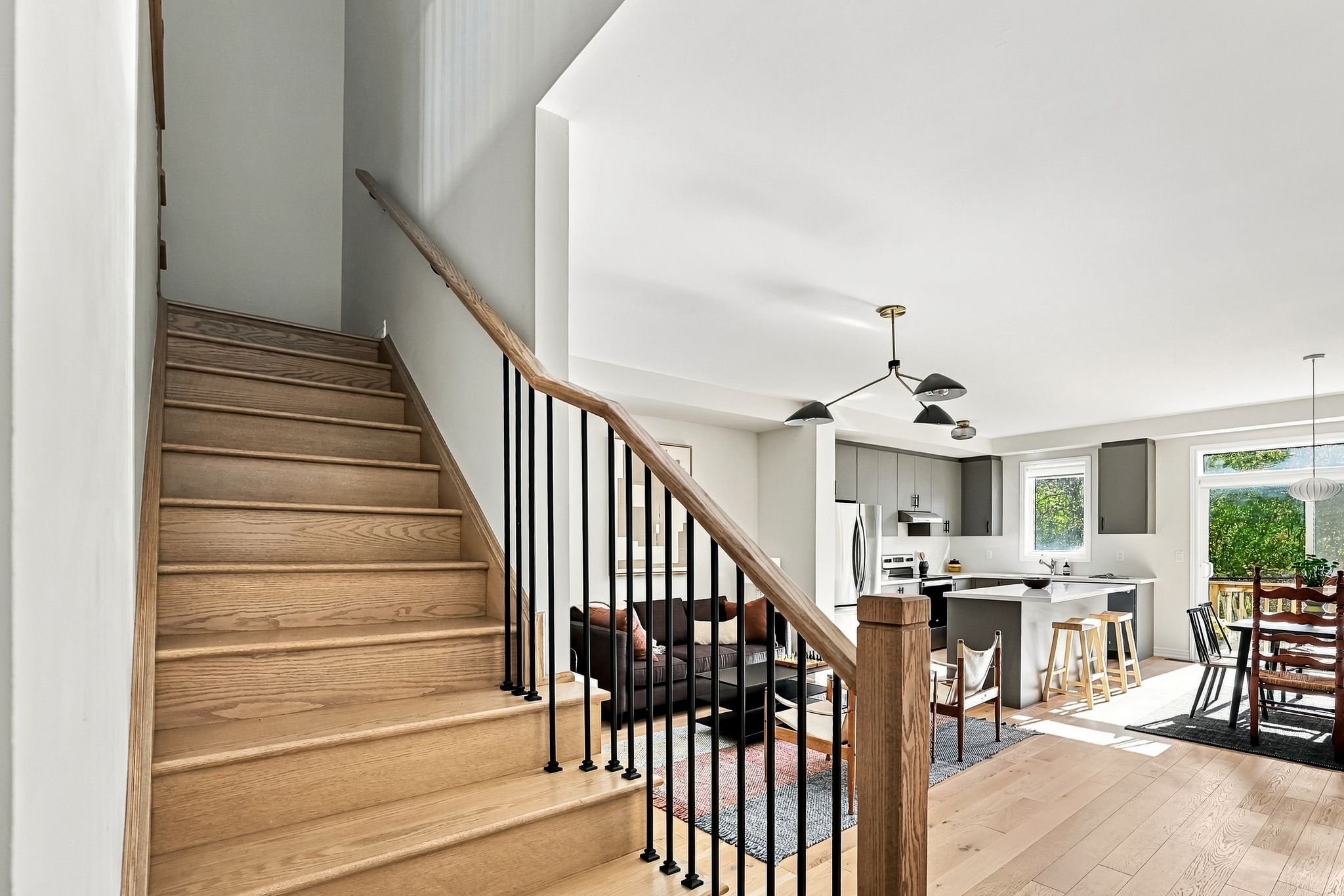 1354AlmonteDrBurlington-ReidMediaAgency-027.jpg