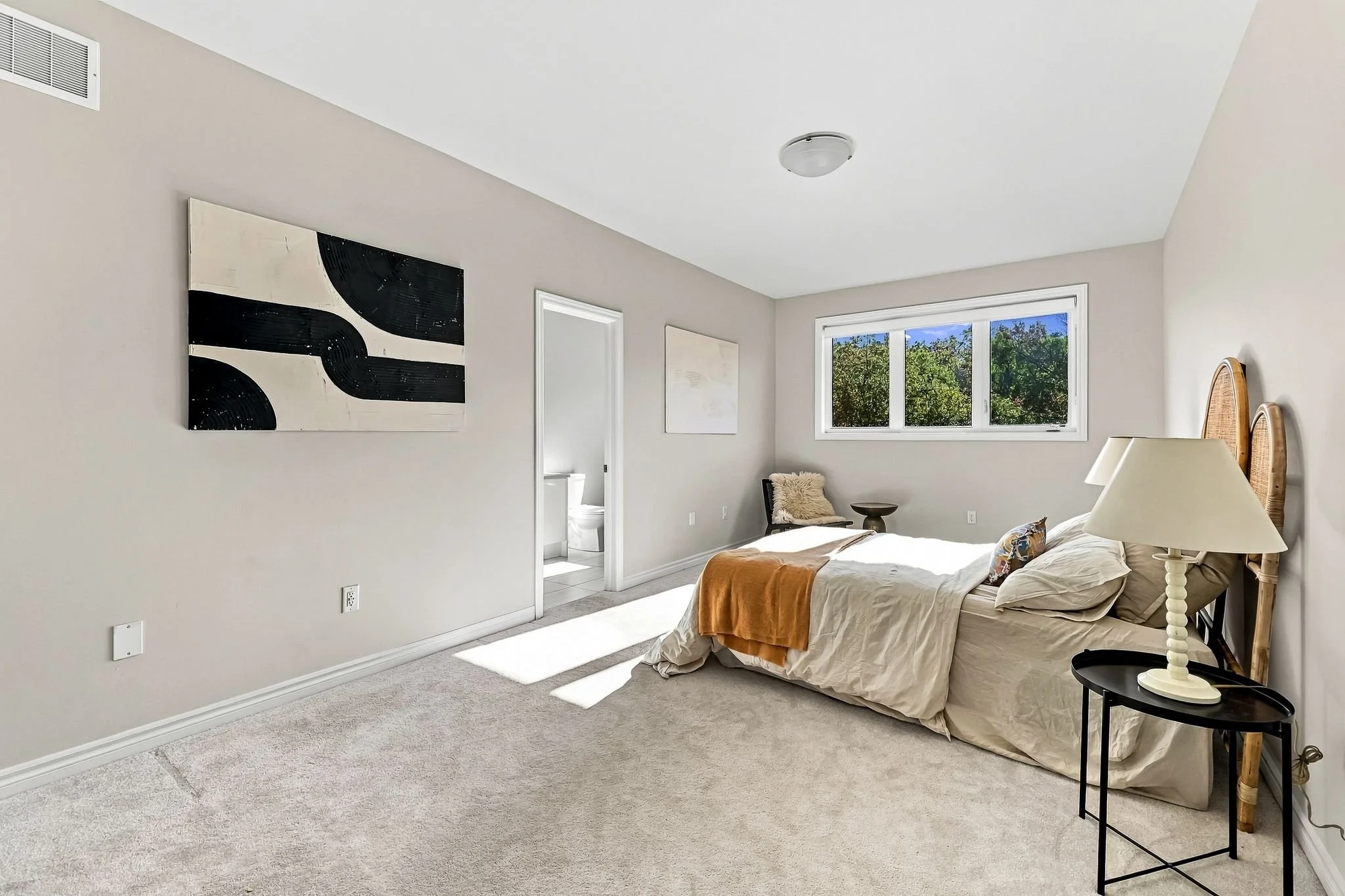 1354AlmonteDrBurlington-ReidMediaAgency-031.jpg
