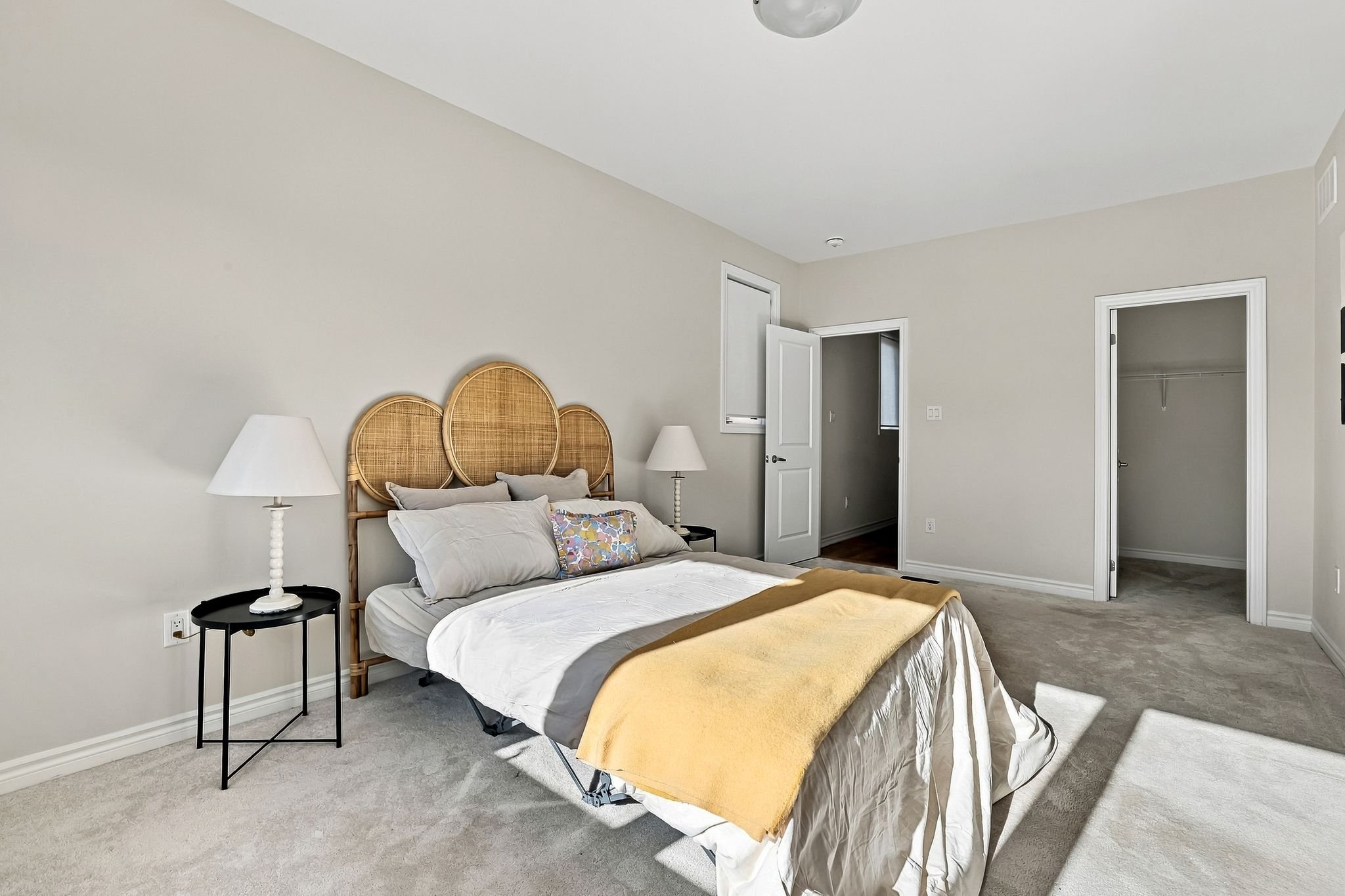 1354AlmonteDrBurlington-ReidMediaAgency-033.jpg