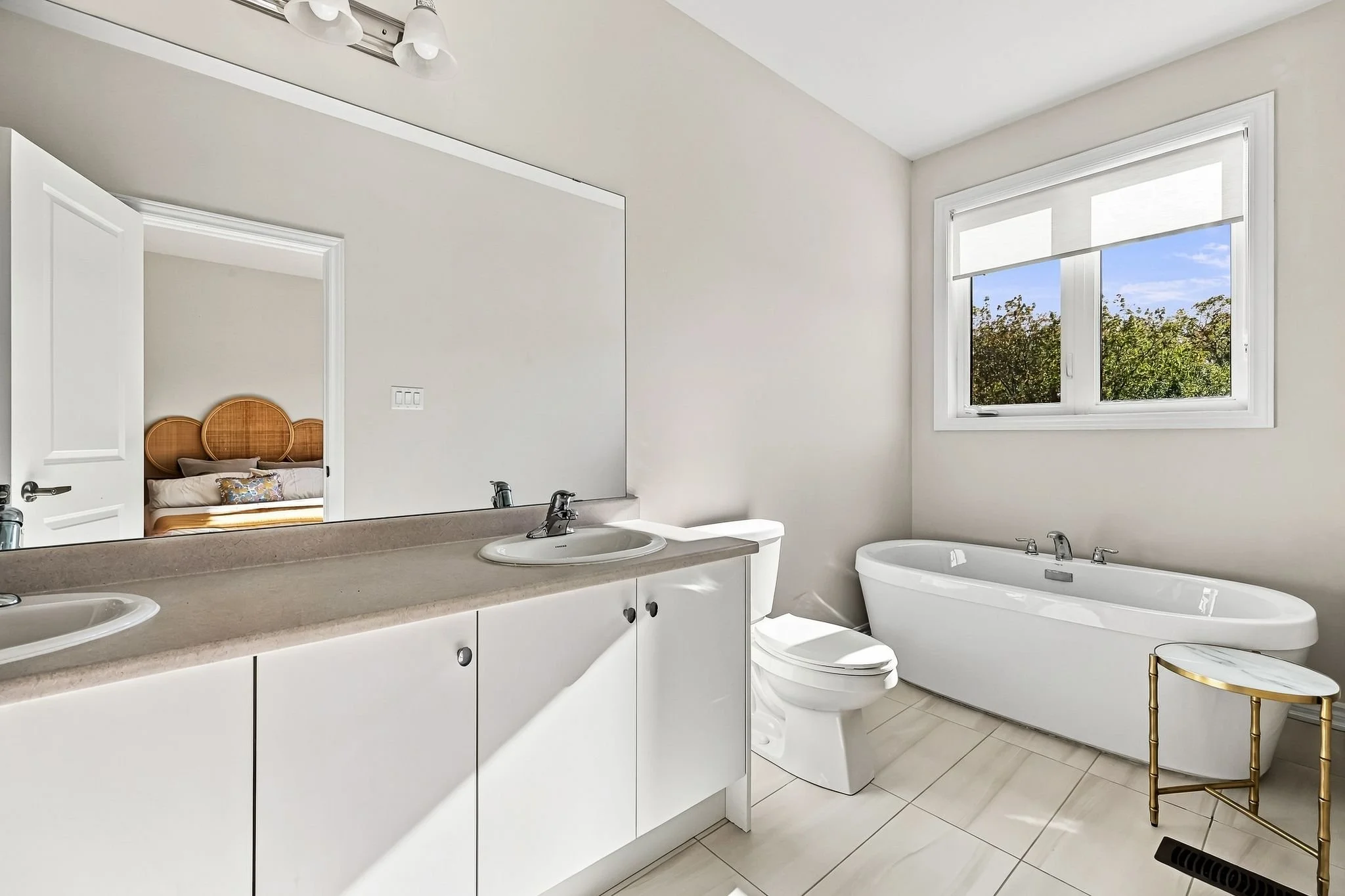 1354AlmonteDrBurlington-ReidMediaAgency-034.jpg