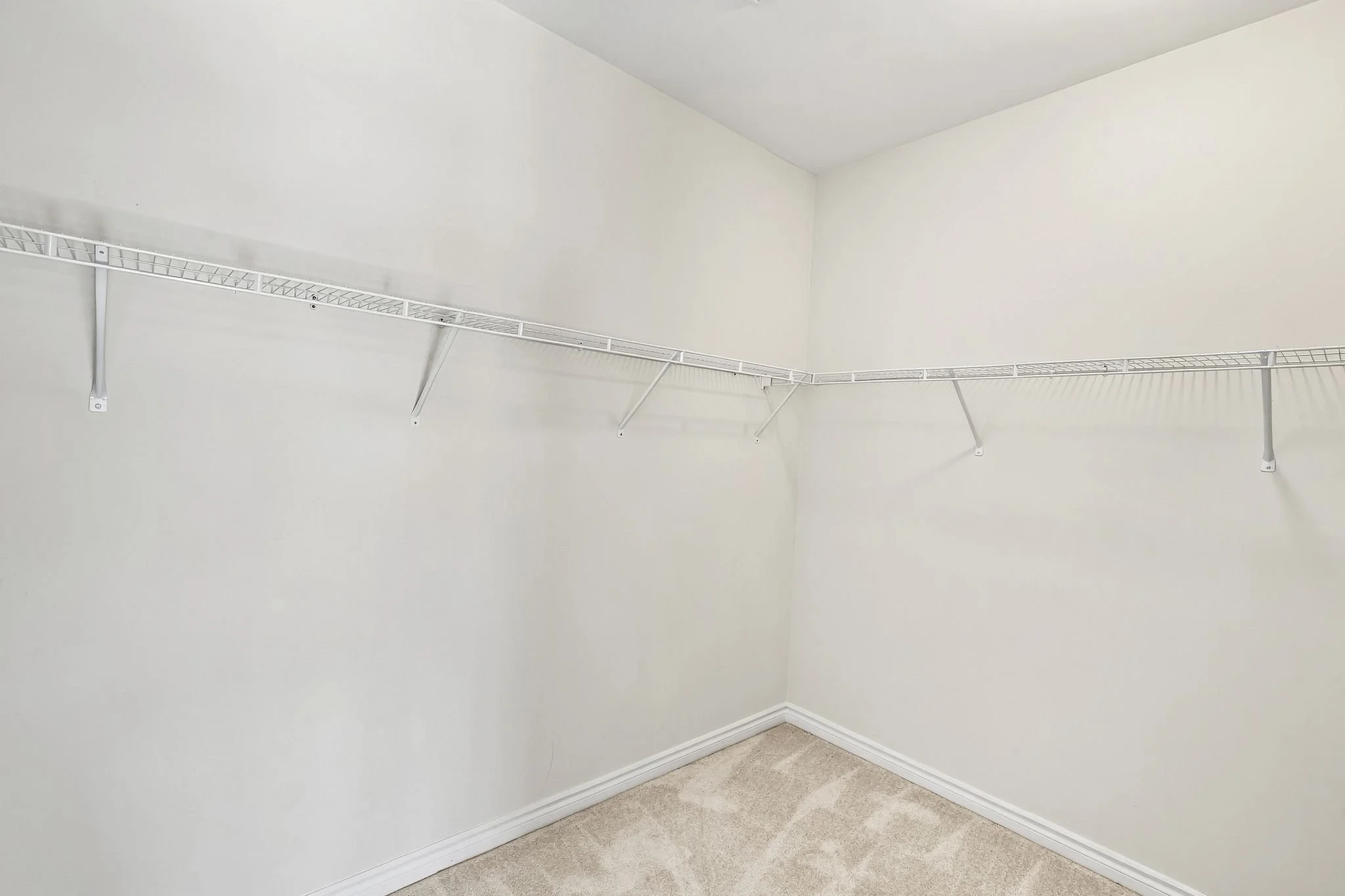 1354AlmonteDrBurlington-ReidMediaAgency-035.jpg