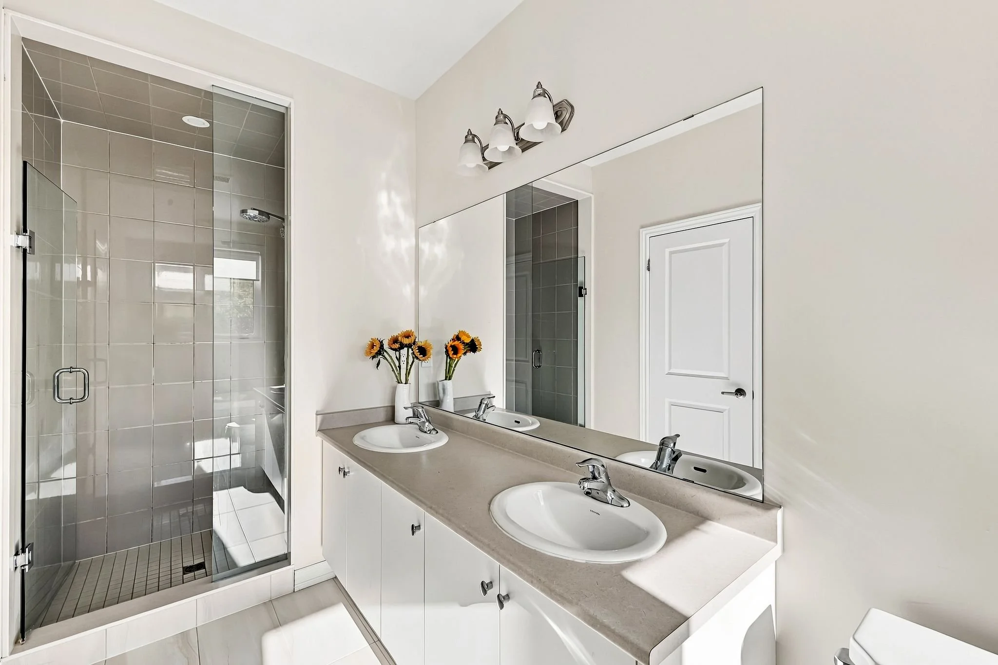 1354AlmonteDrBurlington-ReidMediaAgency-036.jpg