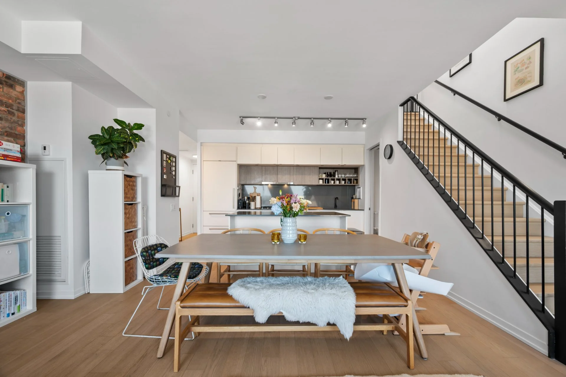 ph7-138 St Helens Ave (11).jpg