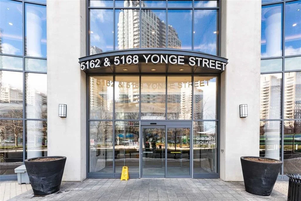 5168 yonge.jpg