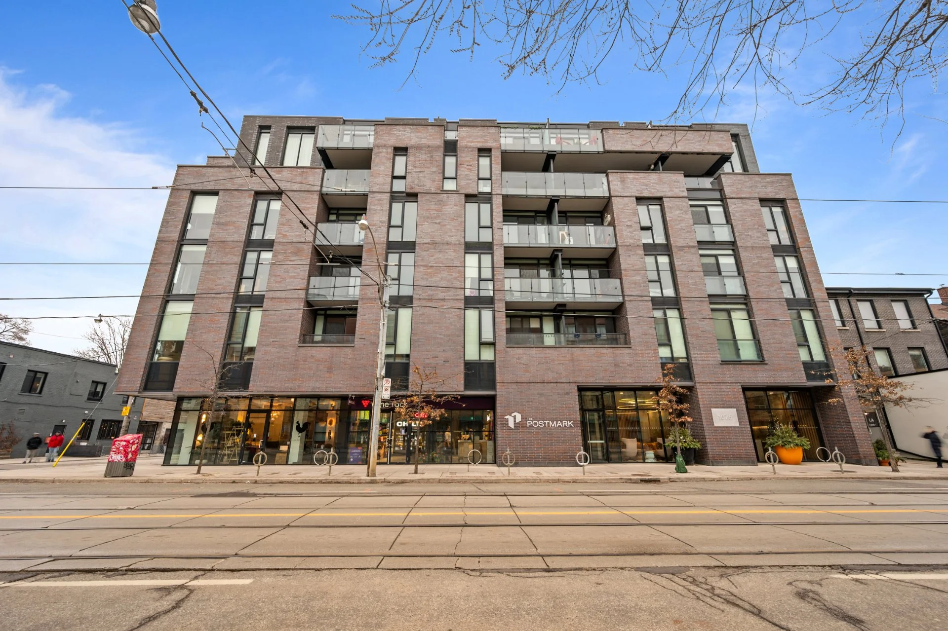 306-1075 Queen St E (1).jpg