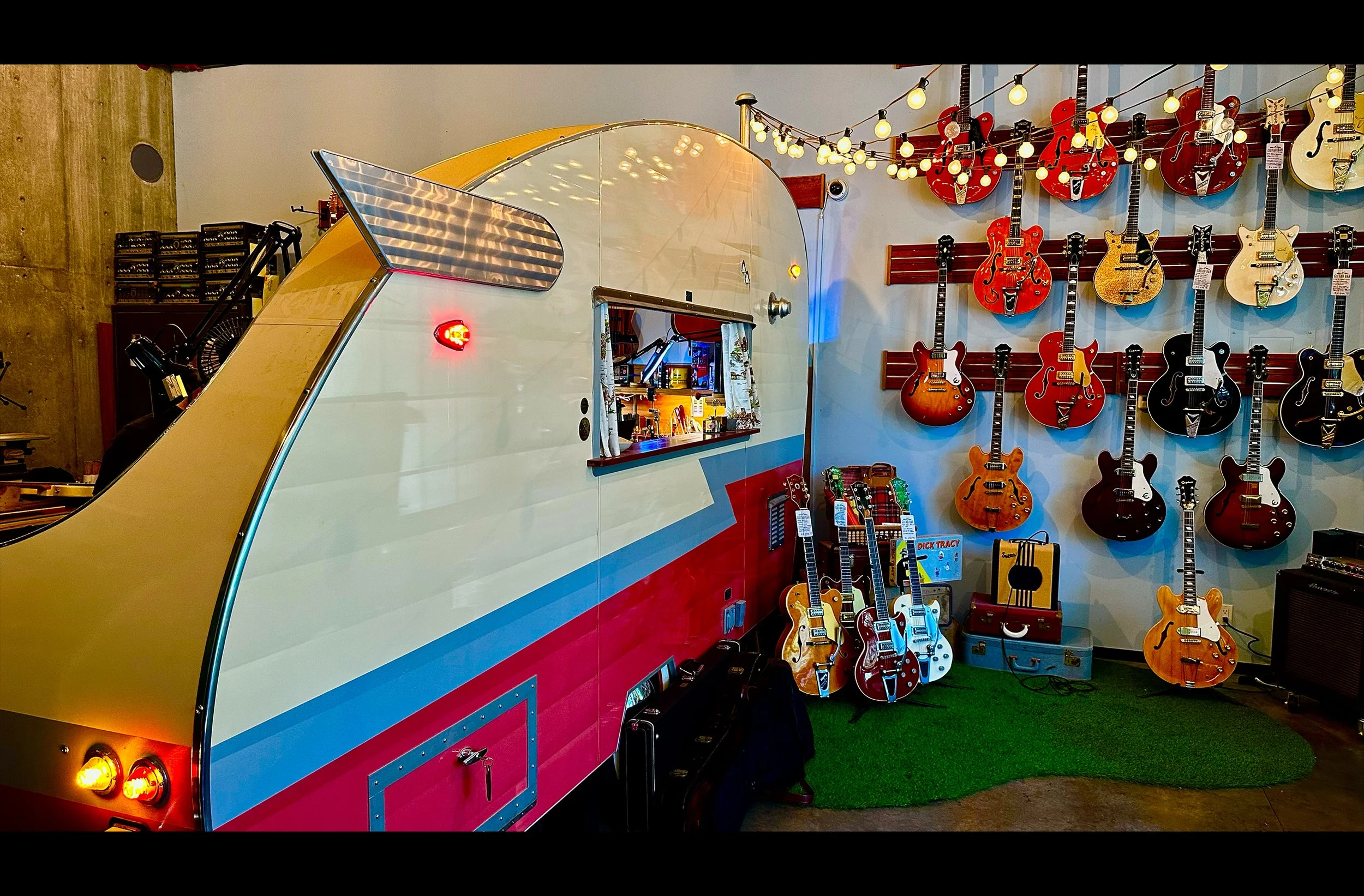 Mike &amp; Mike's Guitar Bar