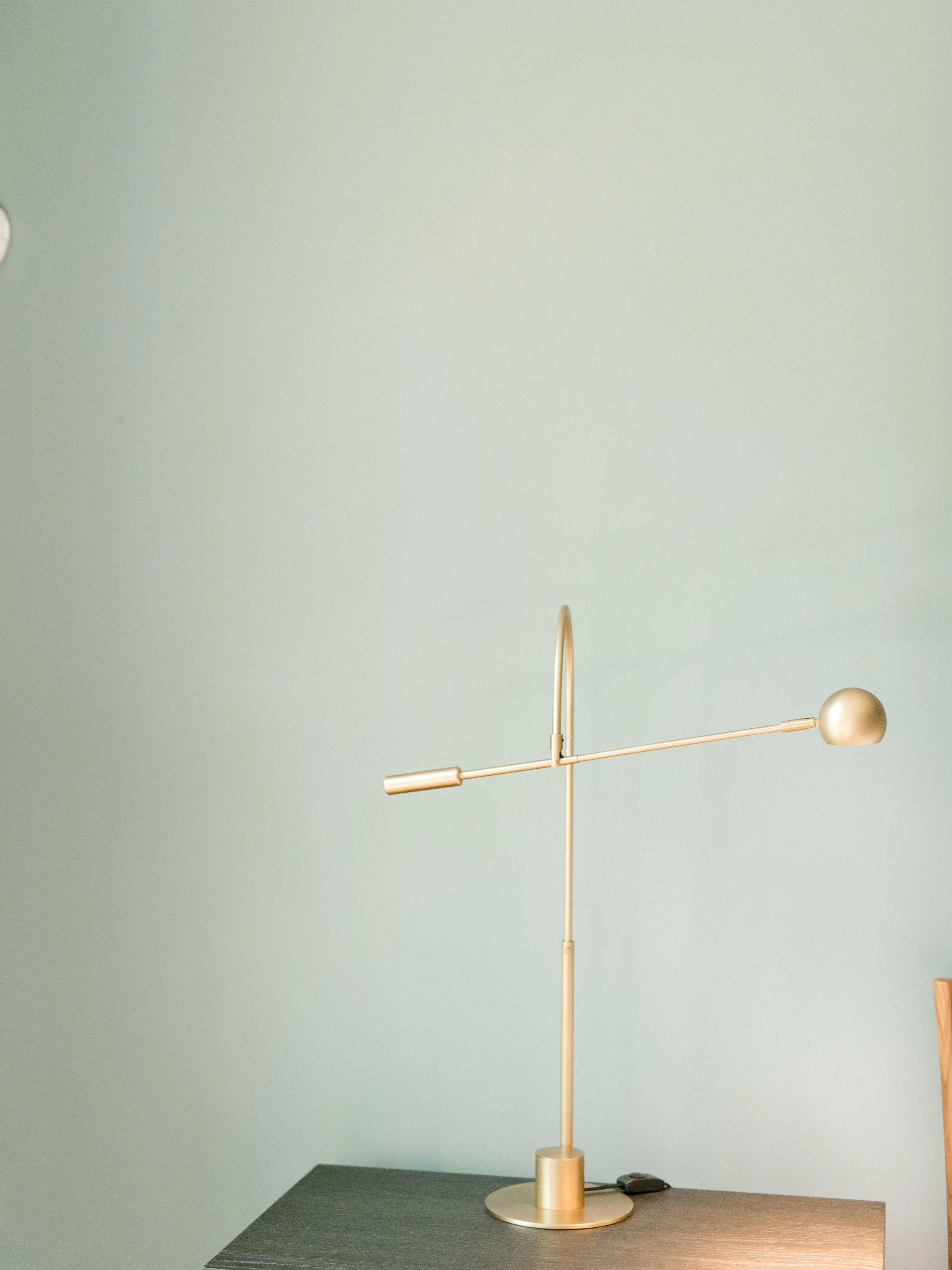 We love modern elements like this cool gold brushed lamp at the New Hope AirBnb Lindsey got ready in for her summer wedding day at Hotel du Village.