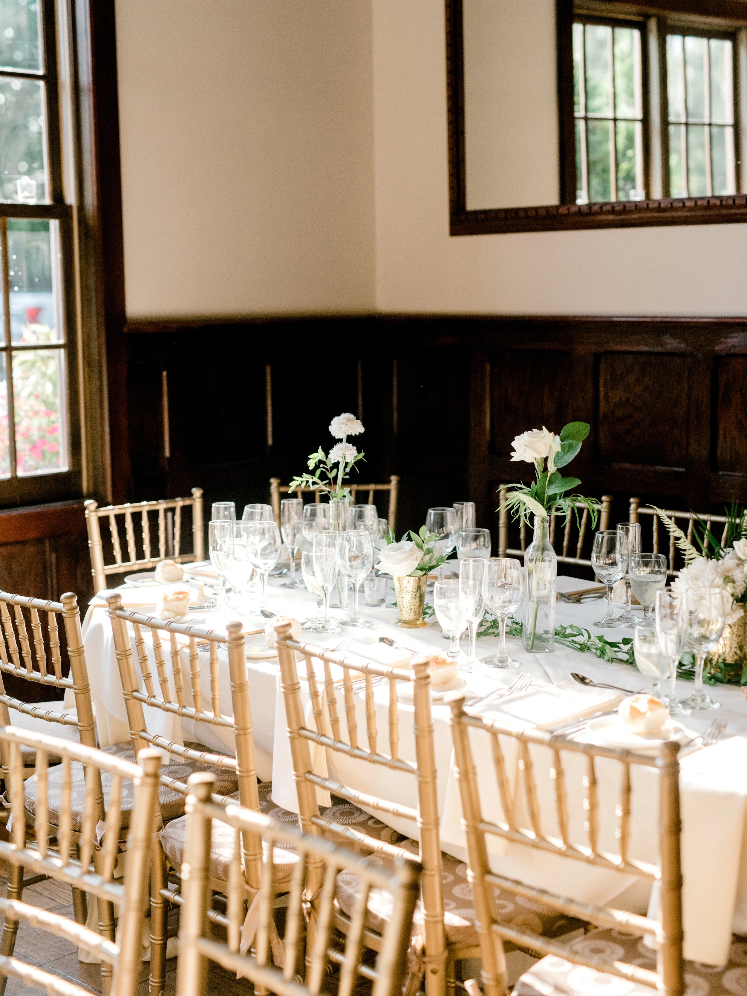 We loved the clean modern look of LIndsey and James’s bright summer wedding at Hotel du Village, the whites gave such a bright look to this historic space.