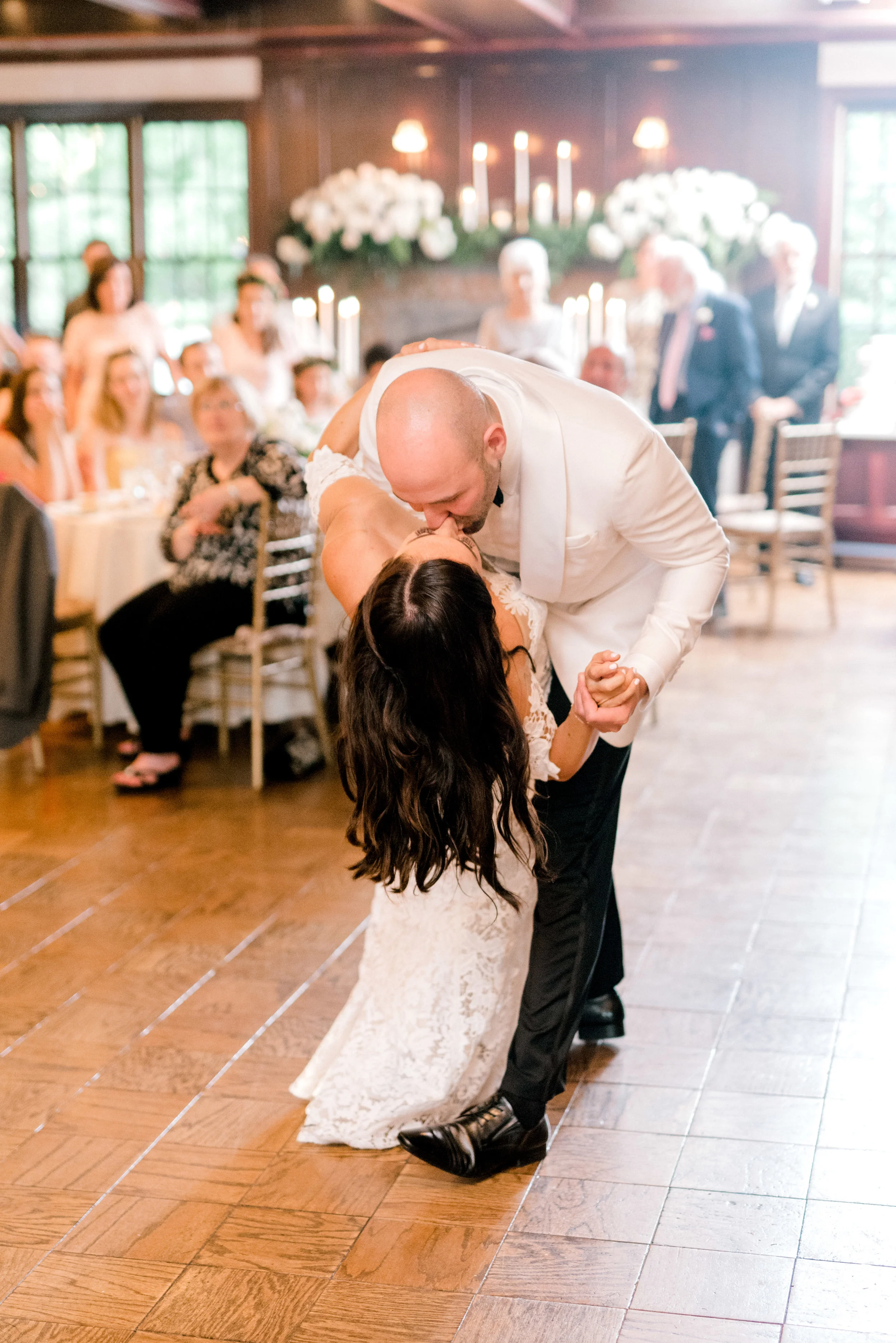 A dramatic dip for their first dance, this modern bright summer wedding at Hotel du Village had so much elegance and we’re swooning.