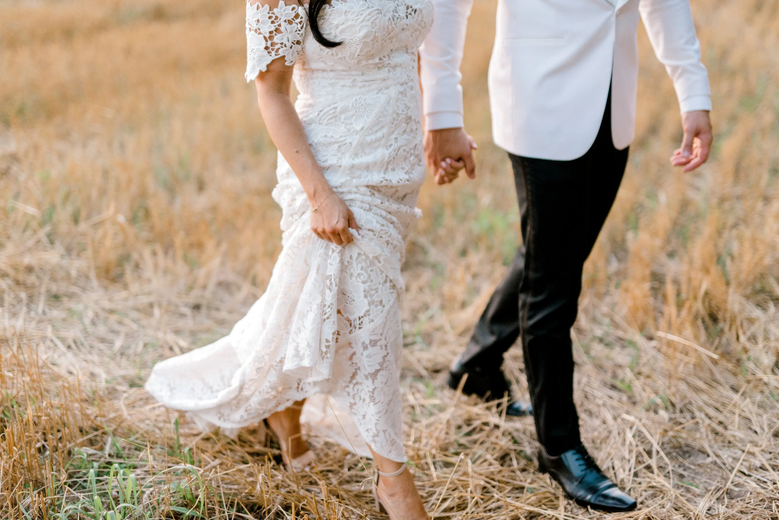 We love the gorgeous sunset out in the wheat field across from Hotel du Village. It’s a perfect romantic spot for some end of the evening photos. We also love this classic with a modern twist look in black and white for a summer wedding day.