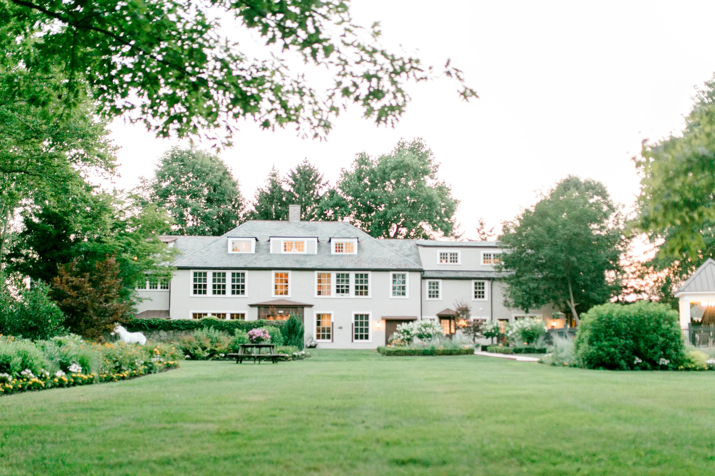 Hotel du Village makes for a perfect modern wedding right in the historic town of New Hope, Pennsylvania.