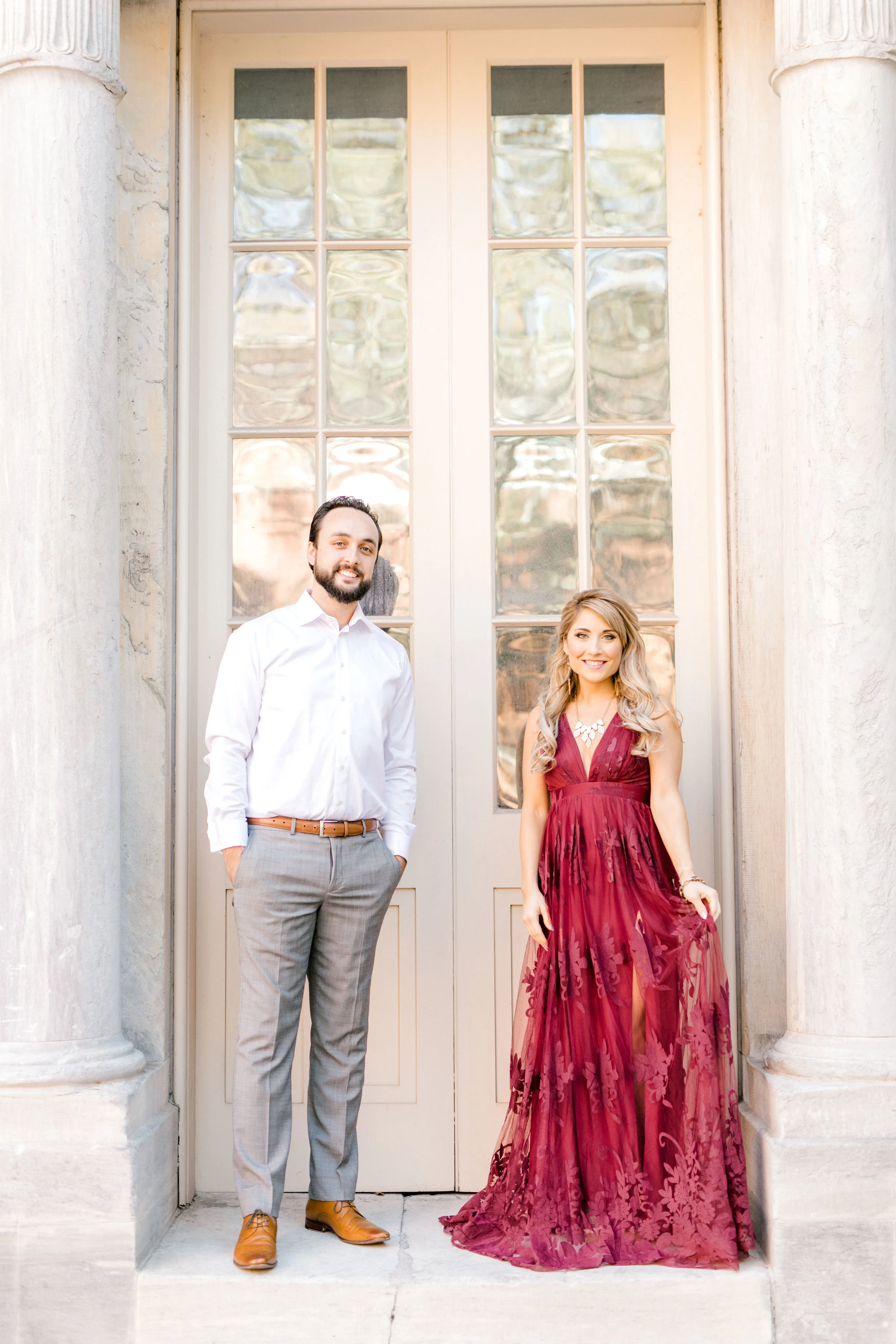 We adored the romantic styling for Nikki and Dale’s bright fall engagement session in Old City, Philadelphia.