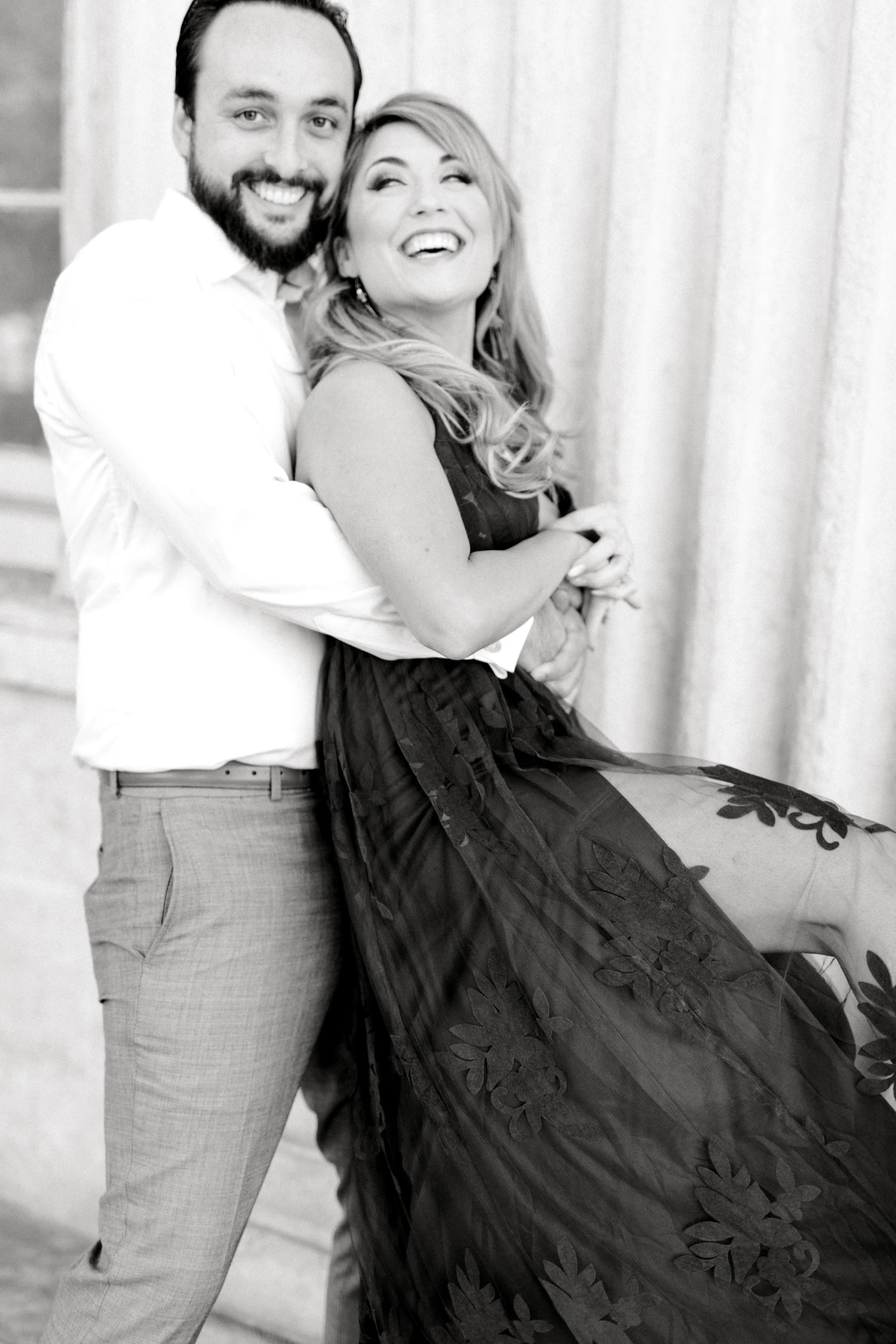 We love a little bit of fun and action in an engagement shoot. It makes your session romantic and natural like this fall session in Old City, Philadelphia.