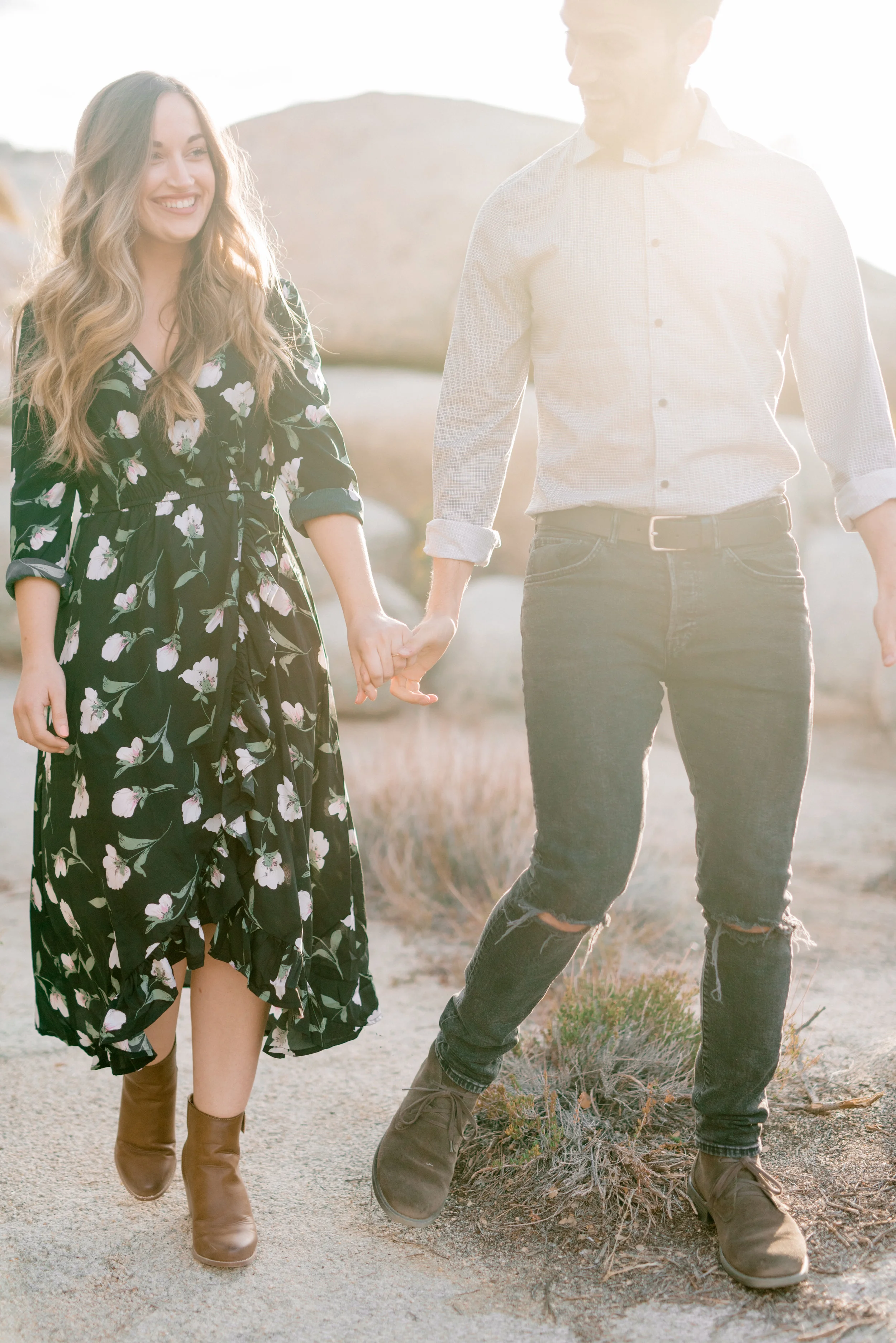 We love this casual yet put together boho look for this free-spirited desert engagement session in Joshue Tree