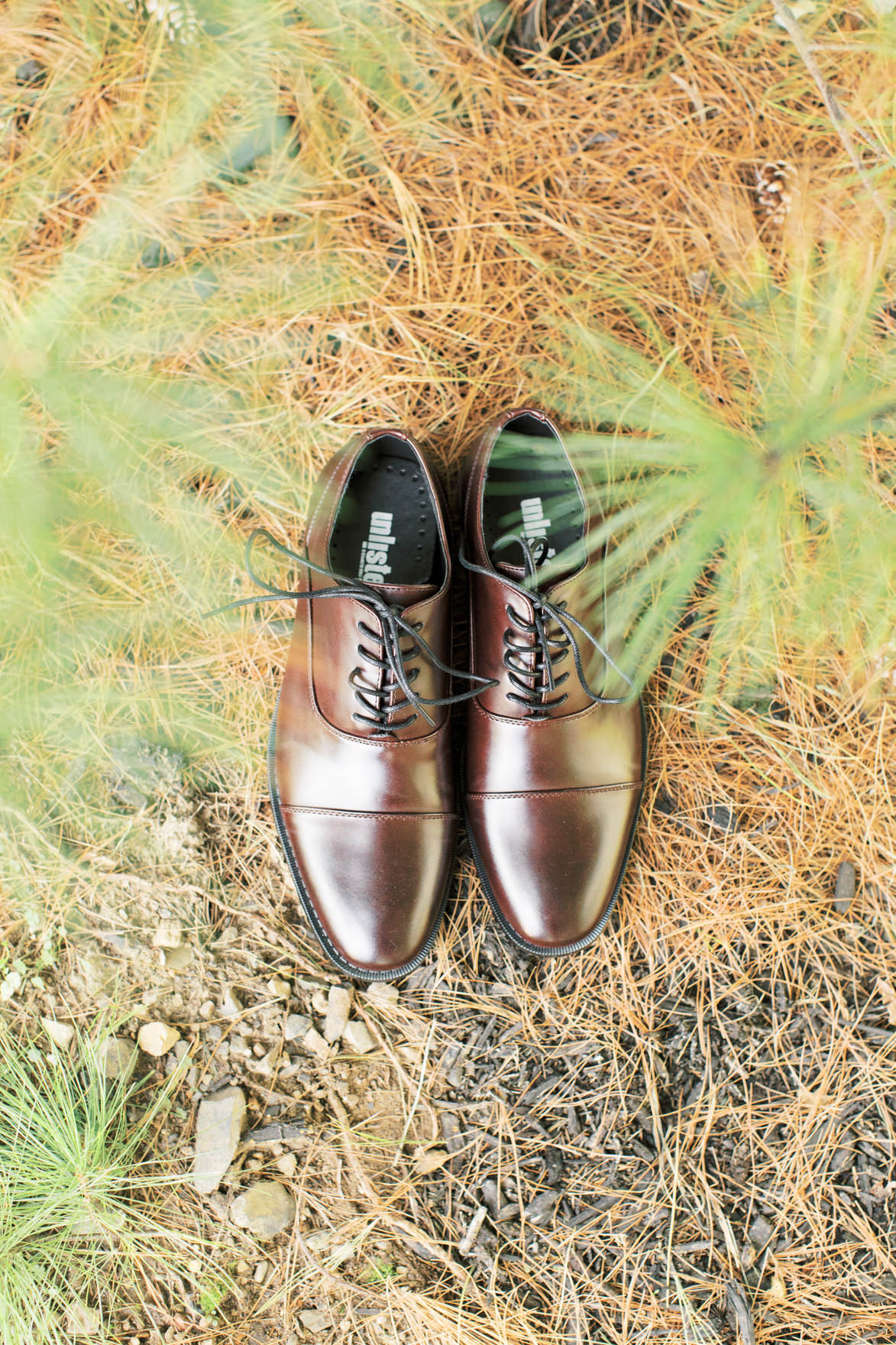 You can never go wrong with a classic brown shoe for your wedding day attire, like this pair from Dani and Missy’s modern and elegant old city Philadelphia wedding at Power Plant Productions. Power Plant Production wedding photographer