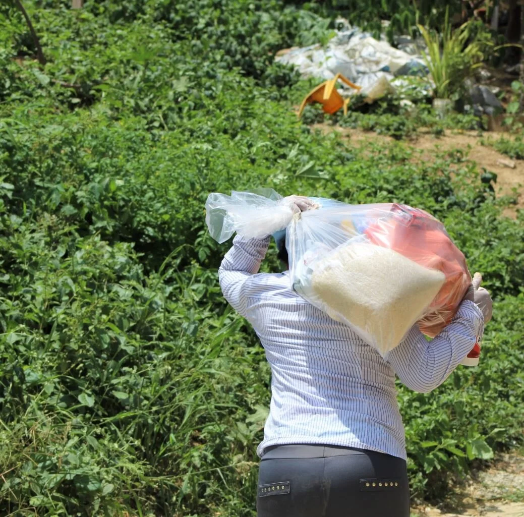 carrying food_2.JPG