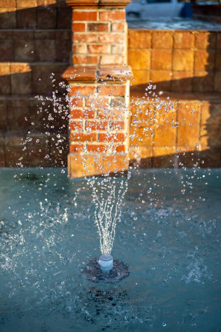 Fountain with 1 2000 shutter speed.jpg