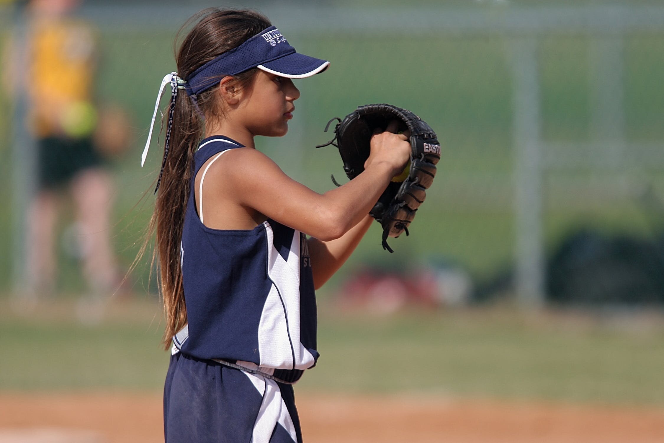 softball-pitcher-female-sport-163365.jpeg