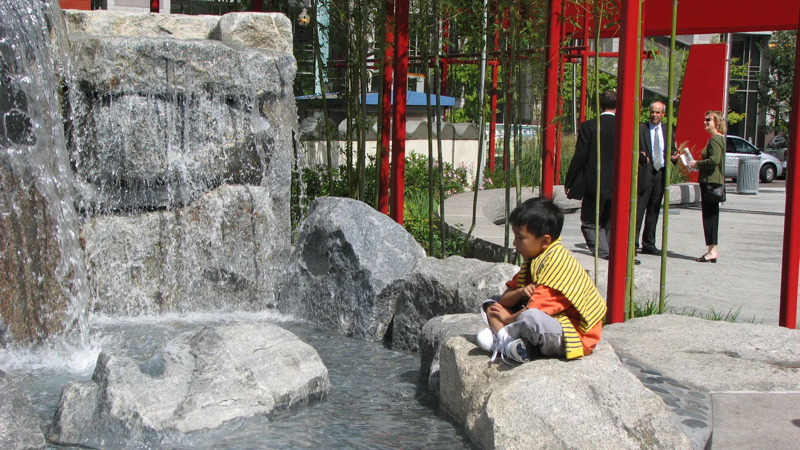 sea-wall-waterfall-water-feature-landscape-architecture-park-boston-bridle-3.webp