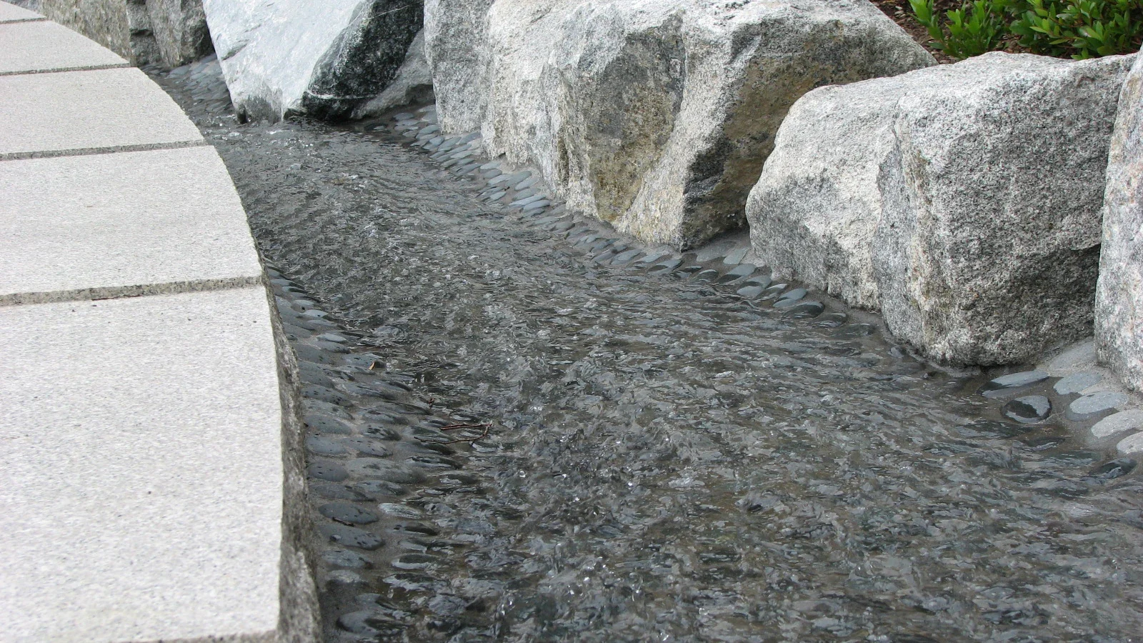 sea-wall-waterfall-water-feature-landscape-architecture-park-boston-bridle-17.webp
