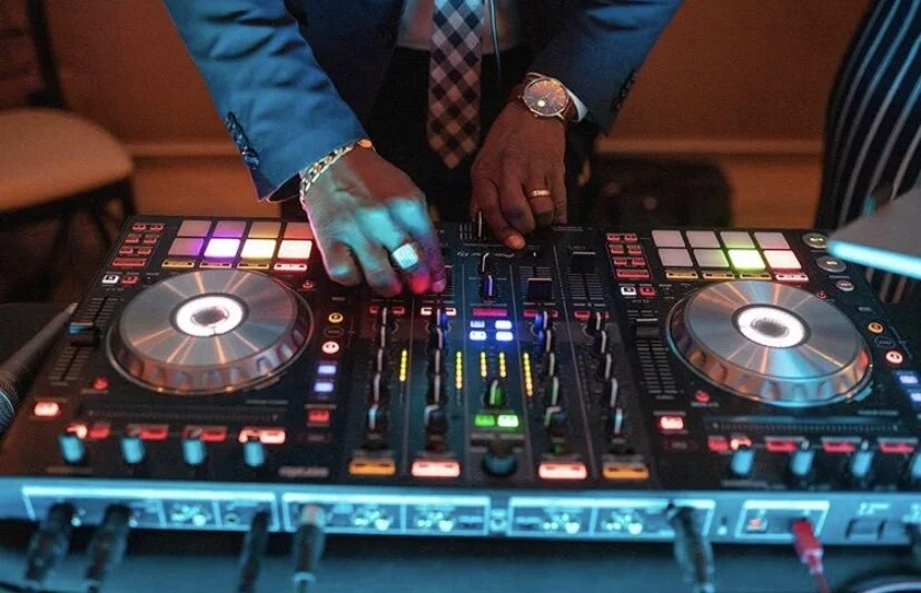 4 Steps to Hiring a DJ