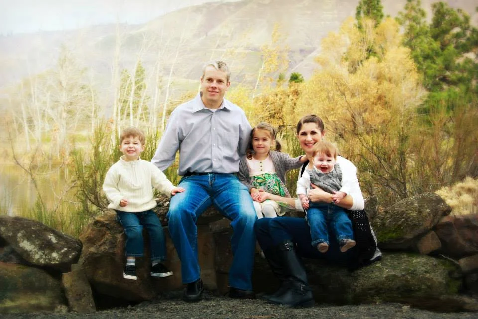 Mike Omeg, his wife Lindsay and their kids. (Image copyright: Dry Hollow Family Orchards, Inc. All rights reserved.)