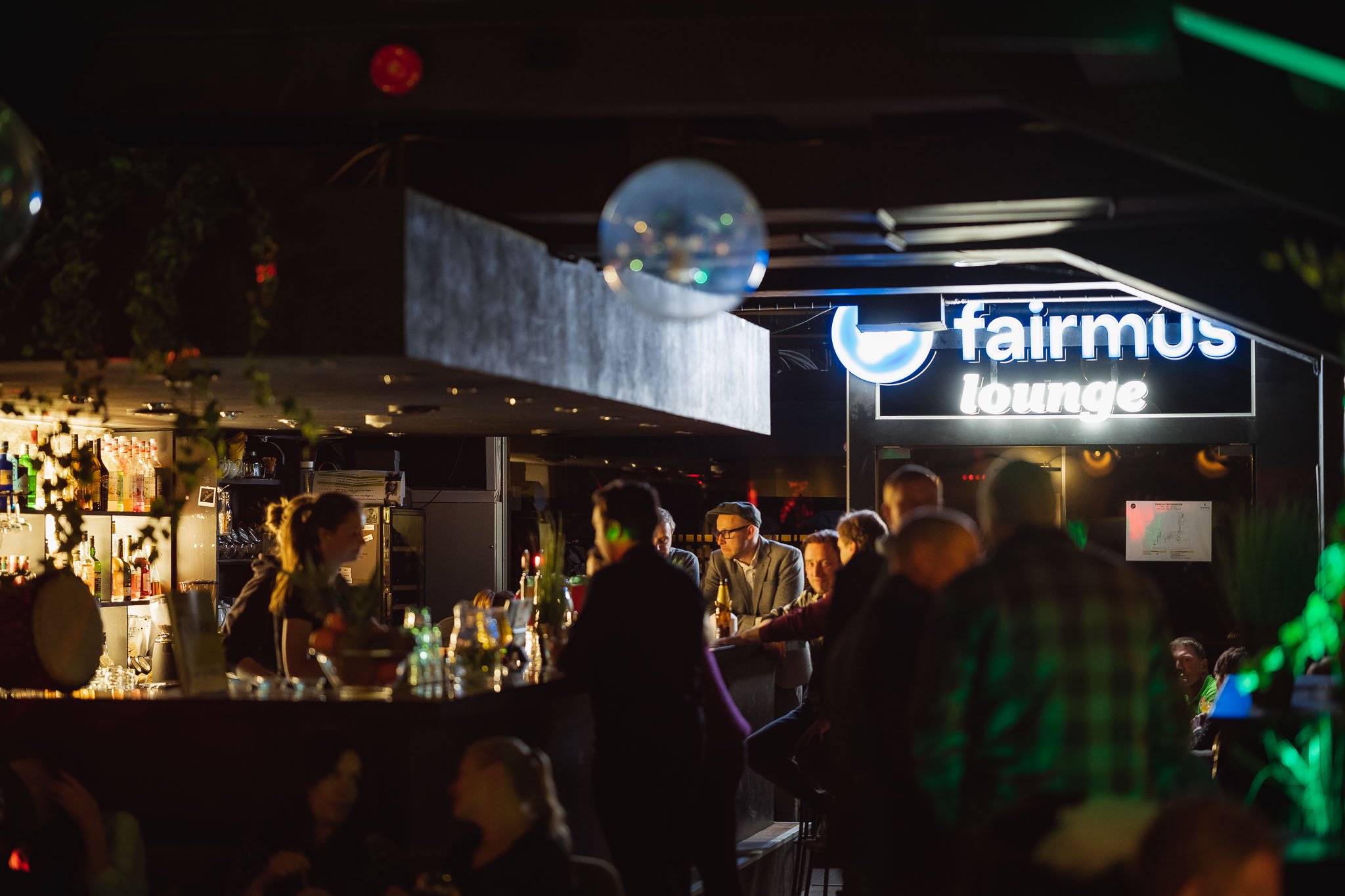 Vaade baarile  ja Fairmus Lounge